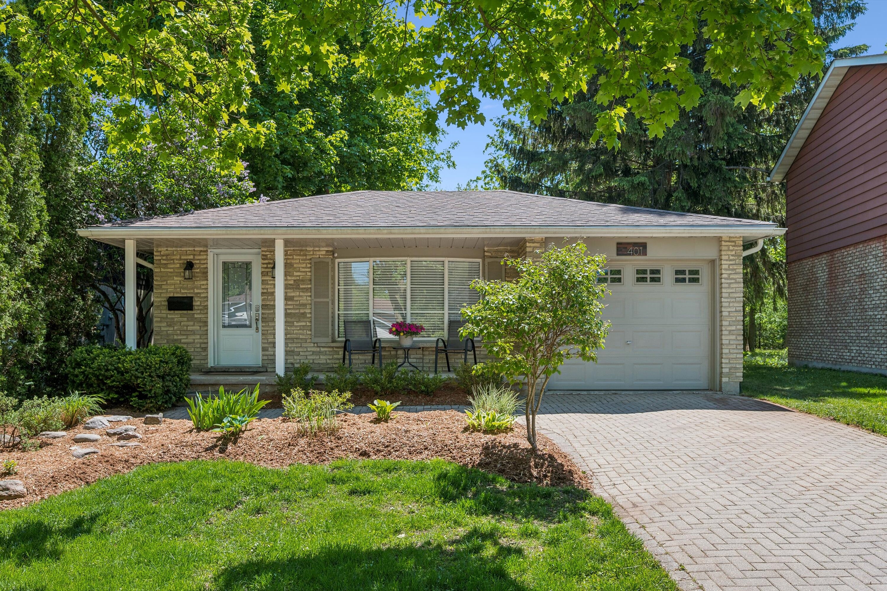 401 Midwood Crescent