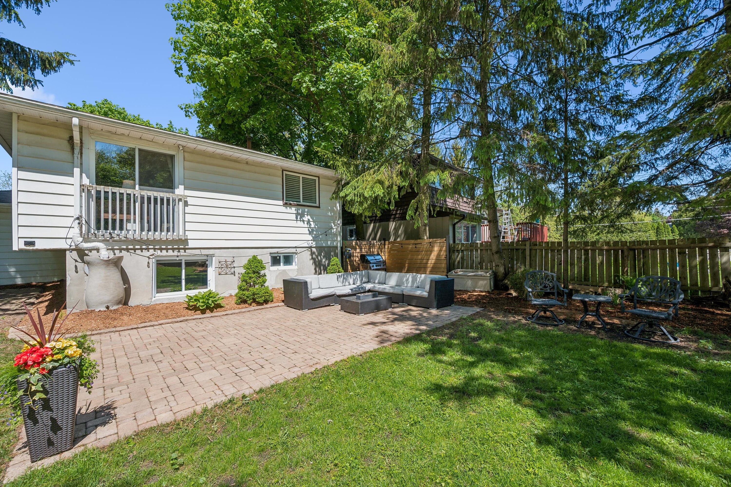 401 Midwood Crescent