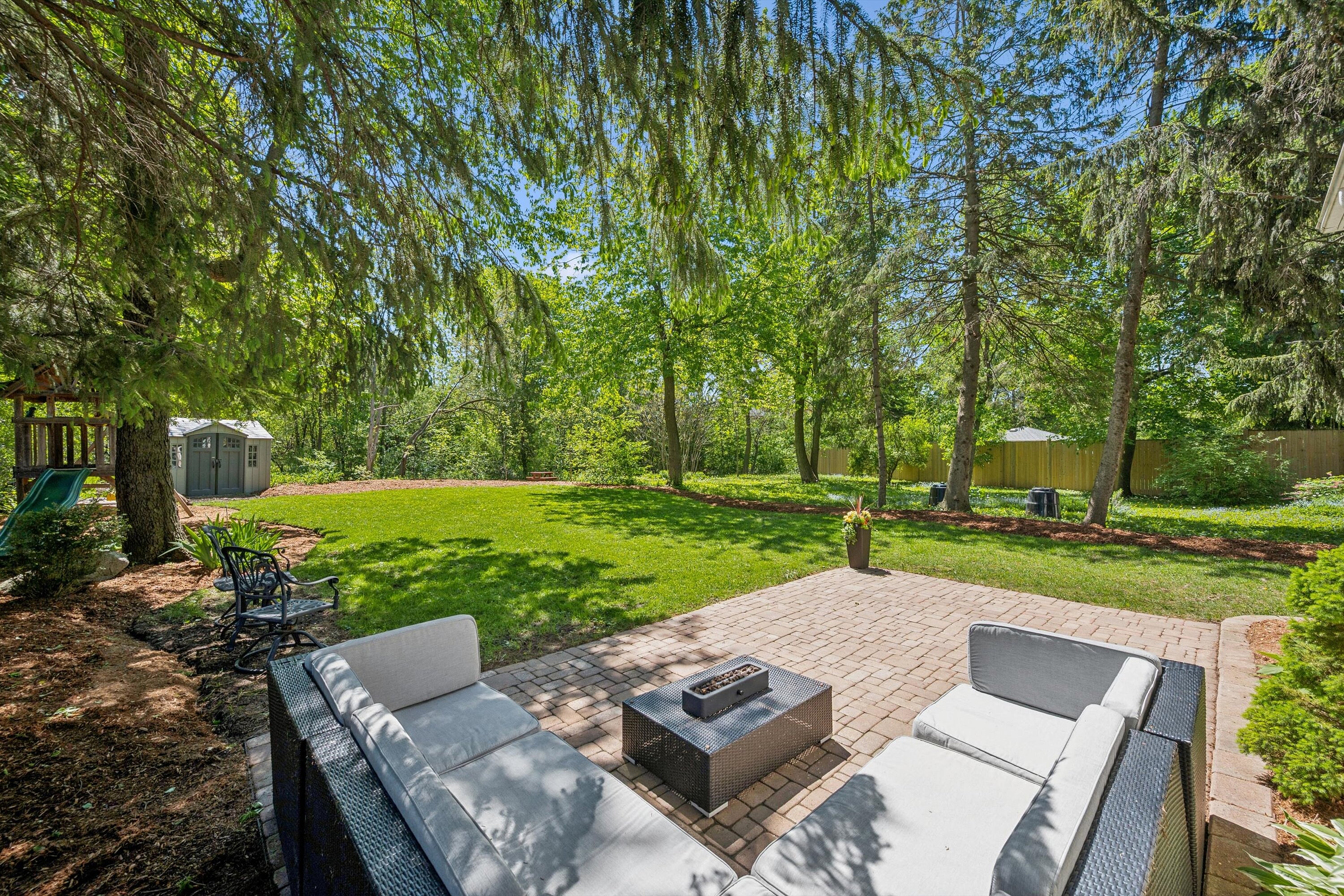 401 Midwood Crescent