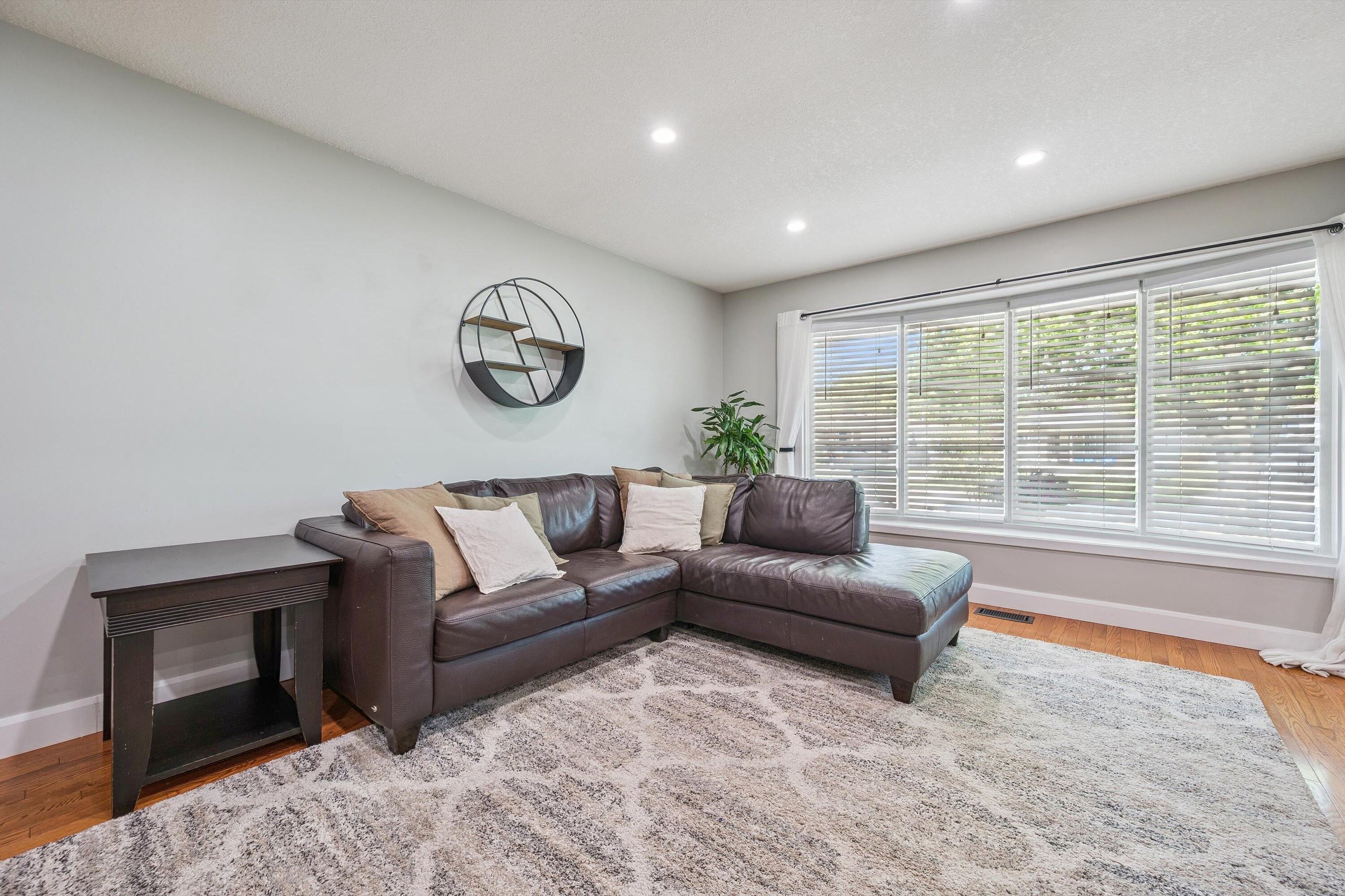 401 Midwood Crescent