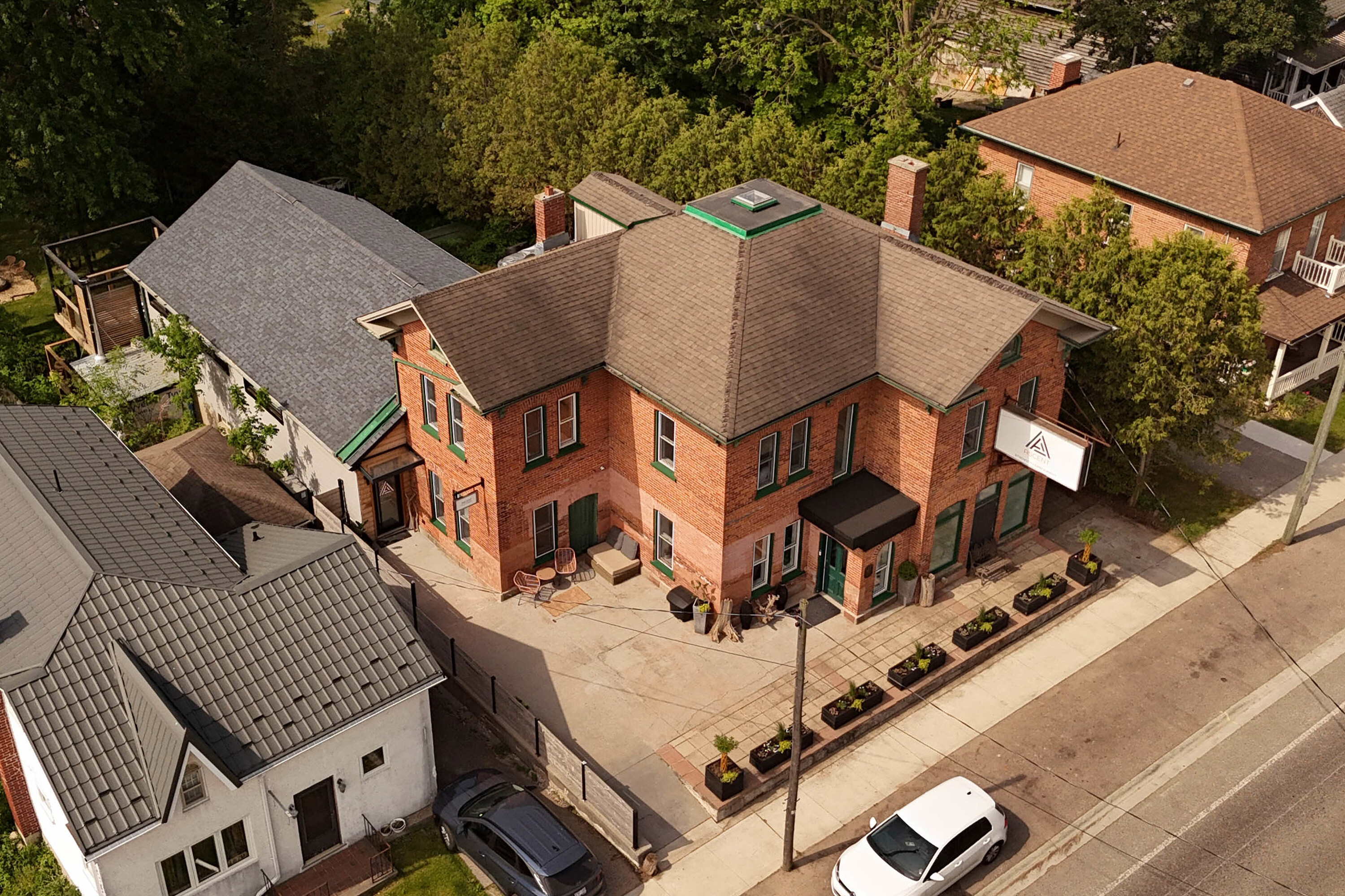 1883 Sawmill Road