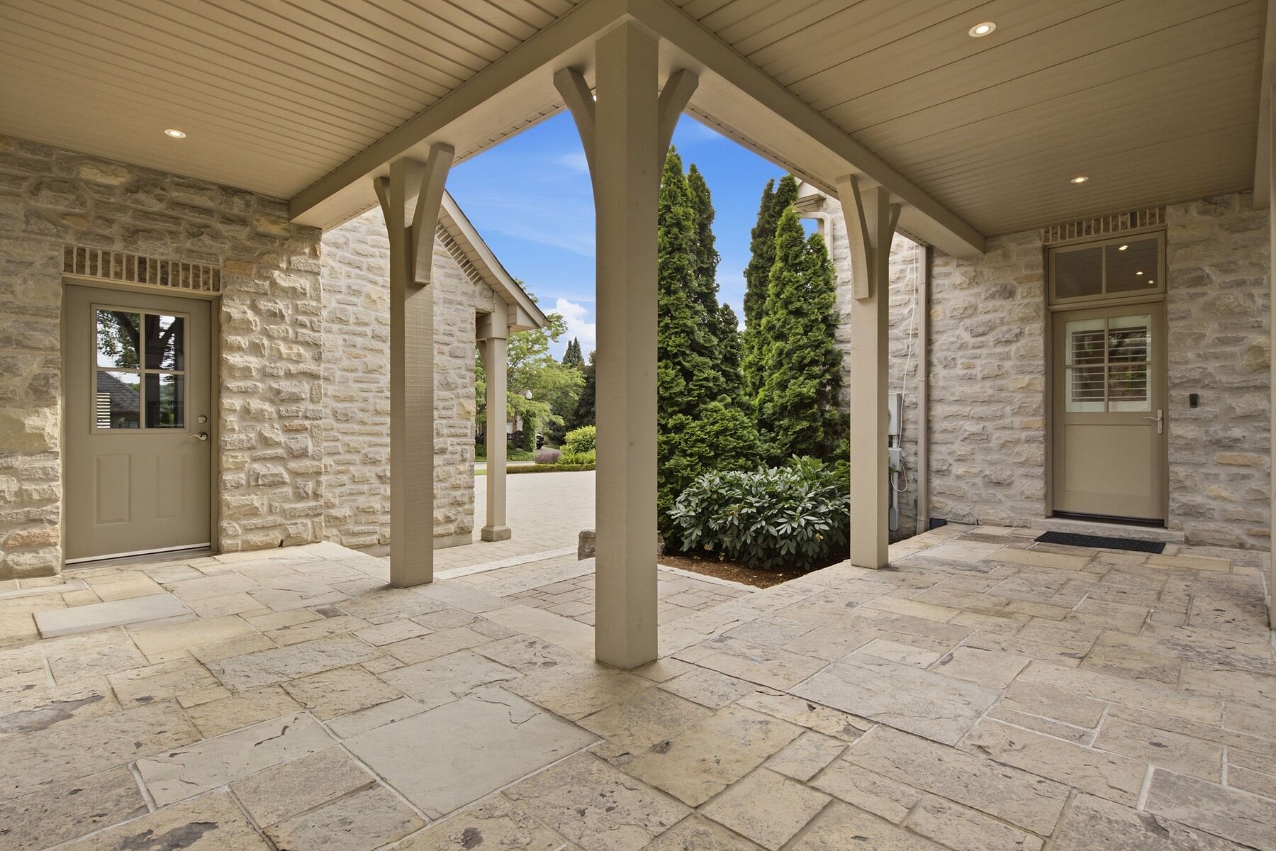 28 Deer Ridge Crescent