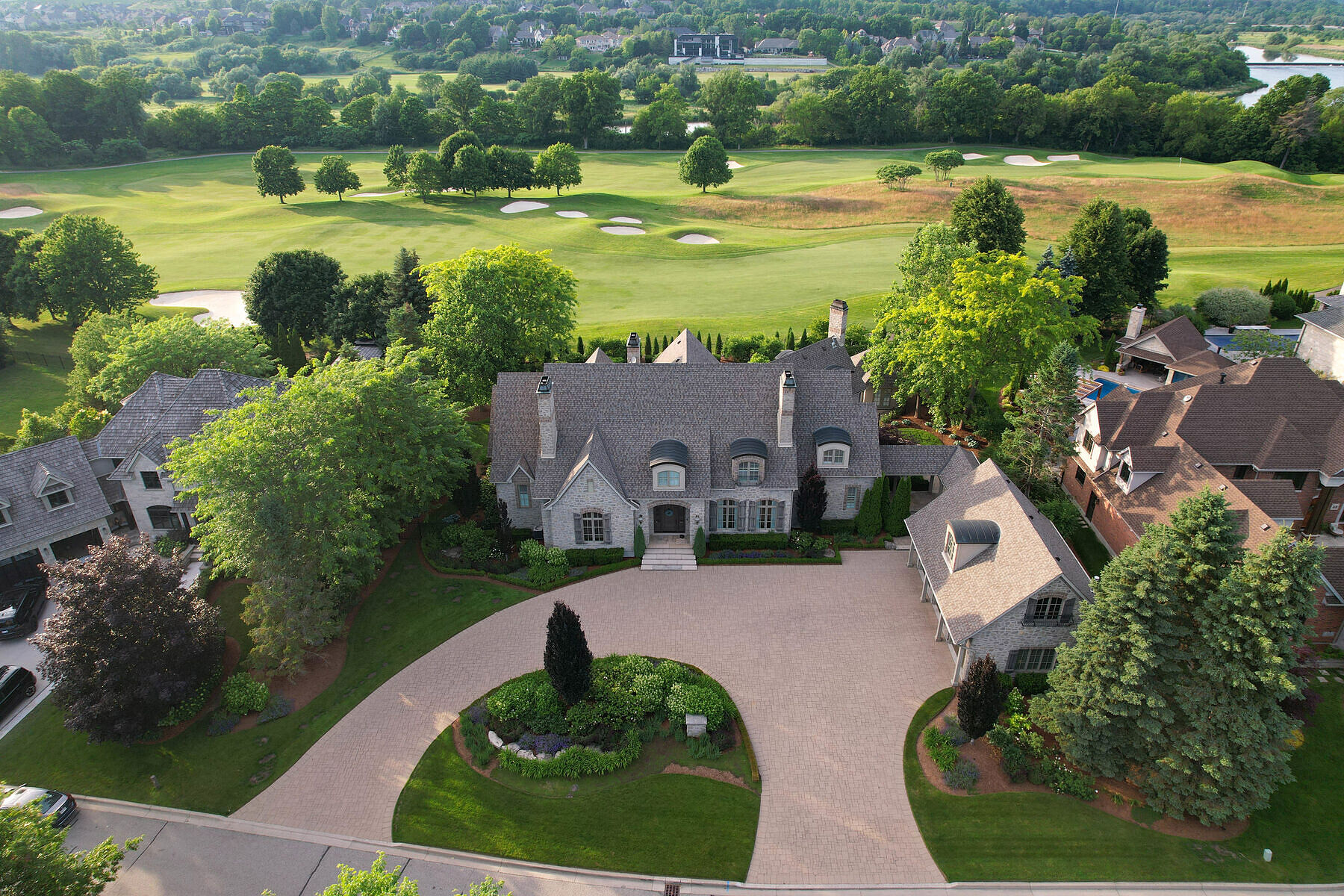 28 Deer Ridge Crescent