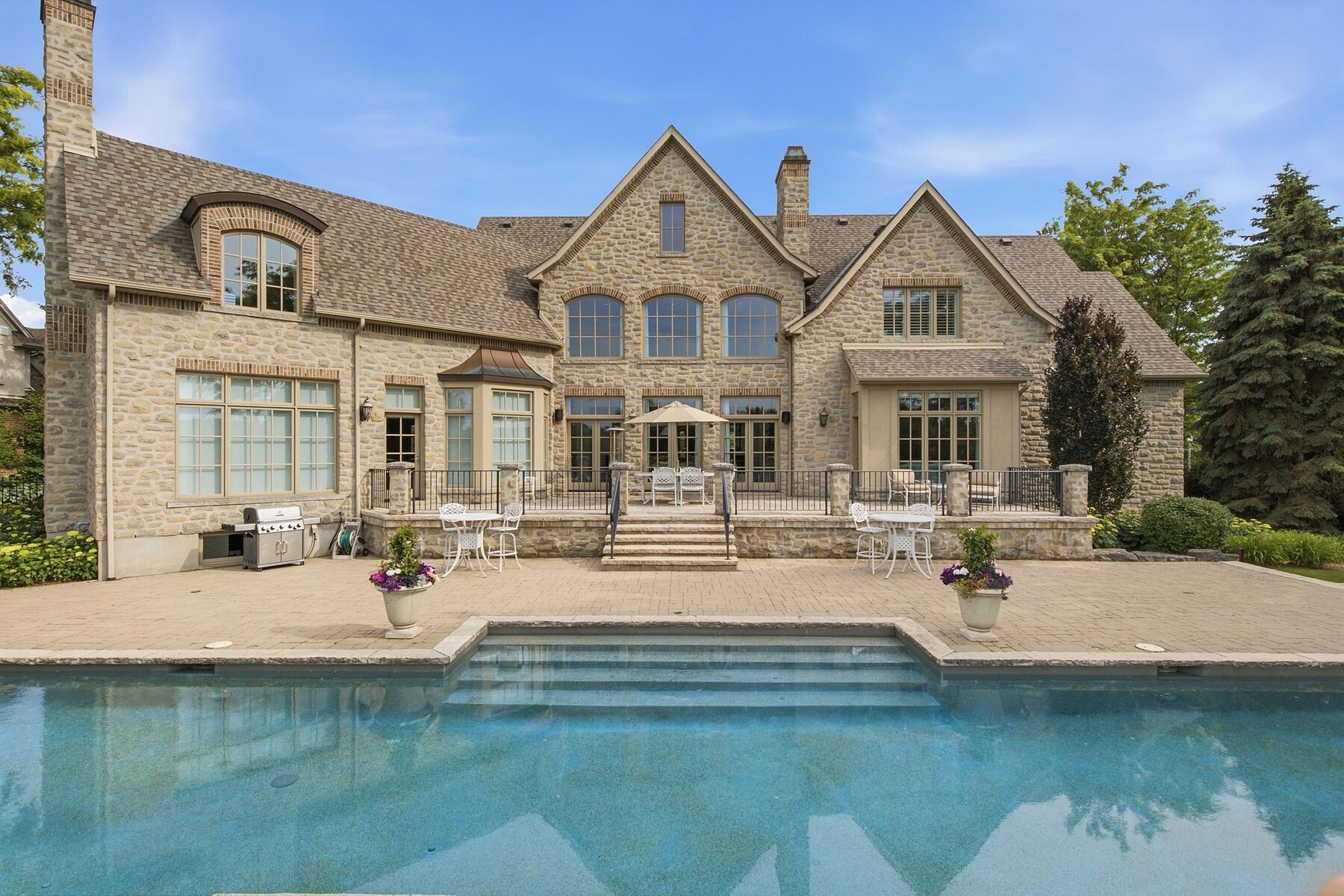 28 Deer Ridge Crescent