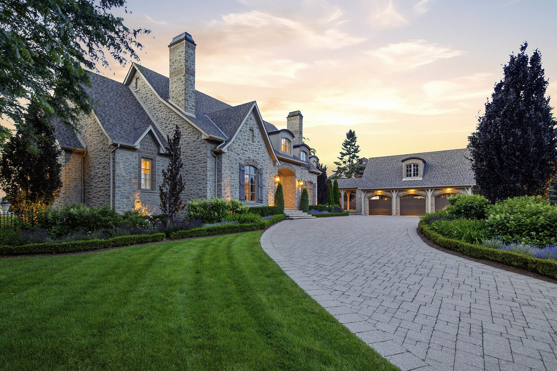 28 Deer Ridge Crescent