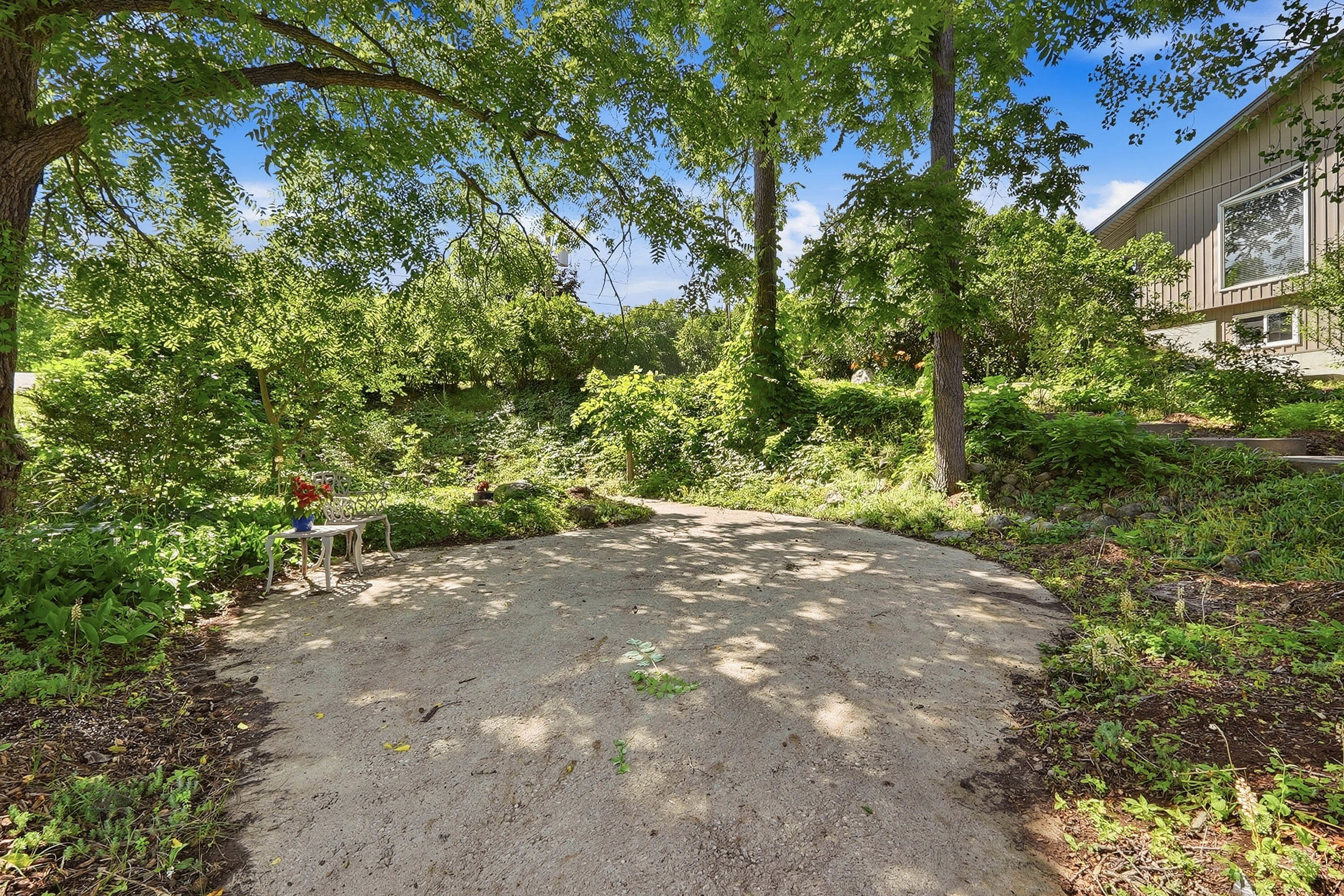 265 West River Road