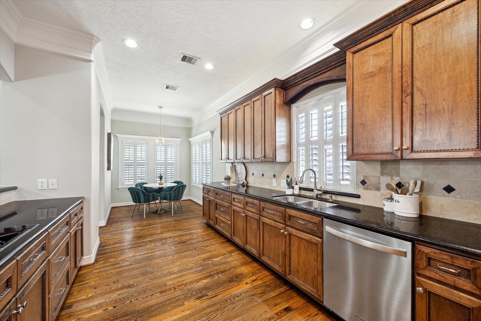 918 Detering Street