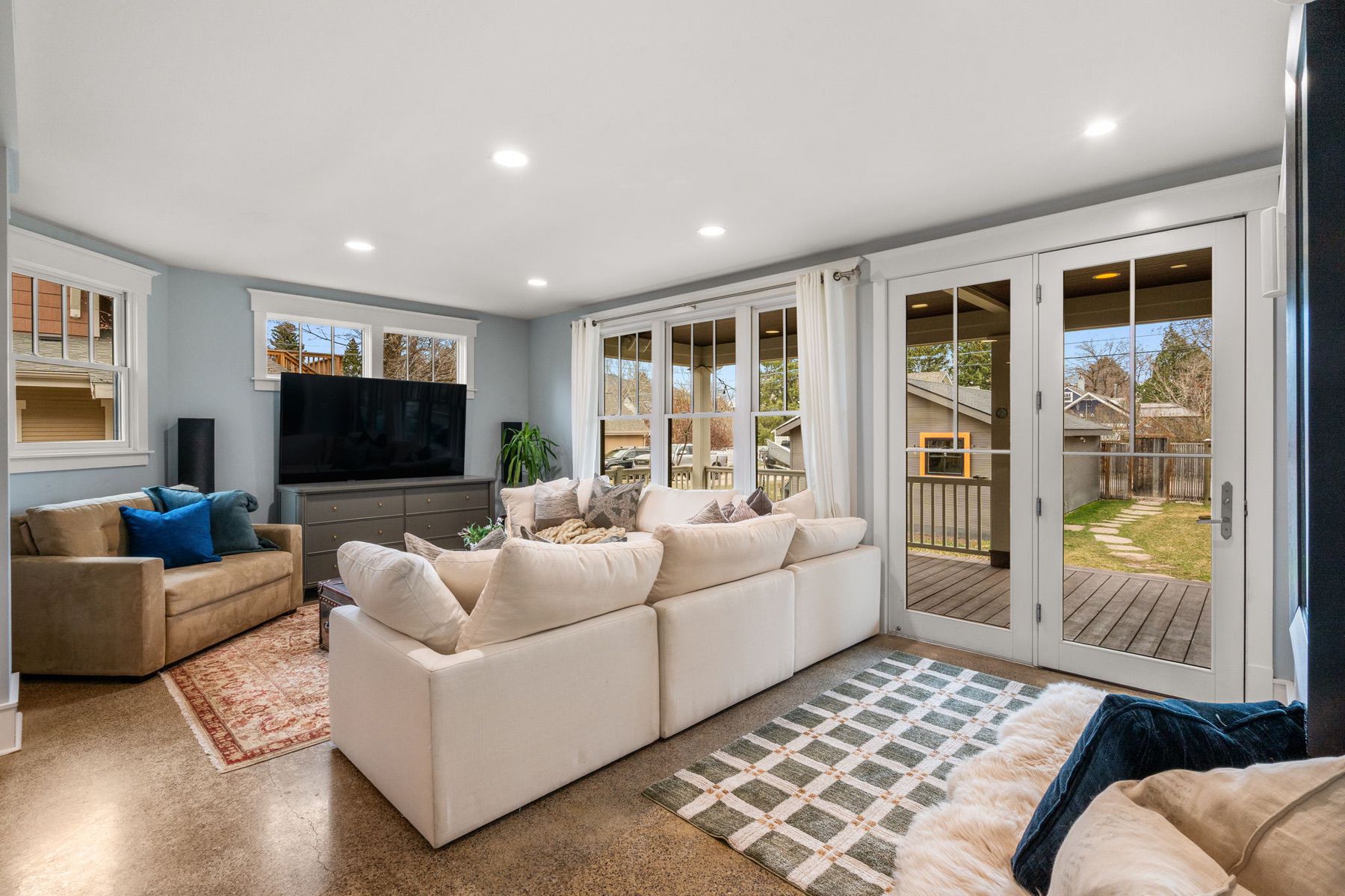 810 S Willson Avenue