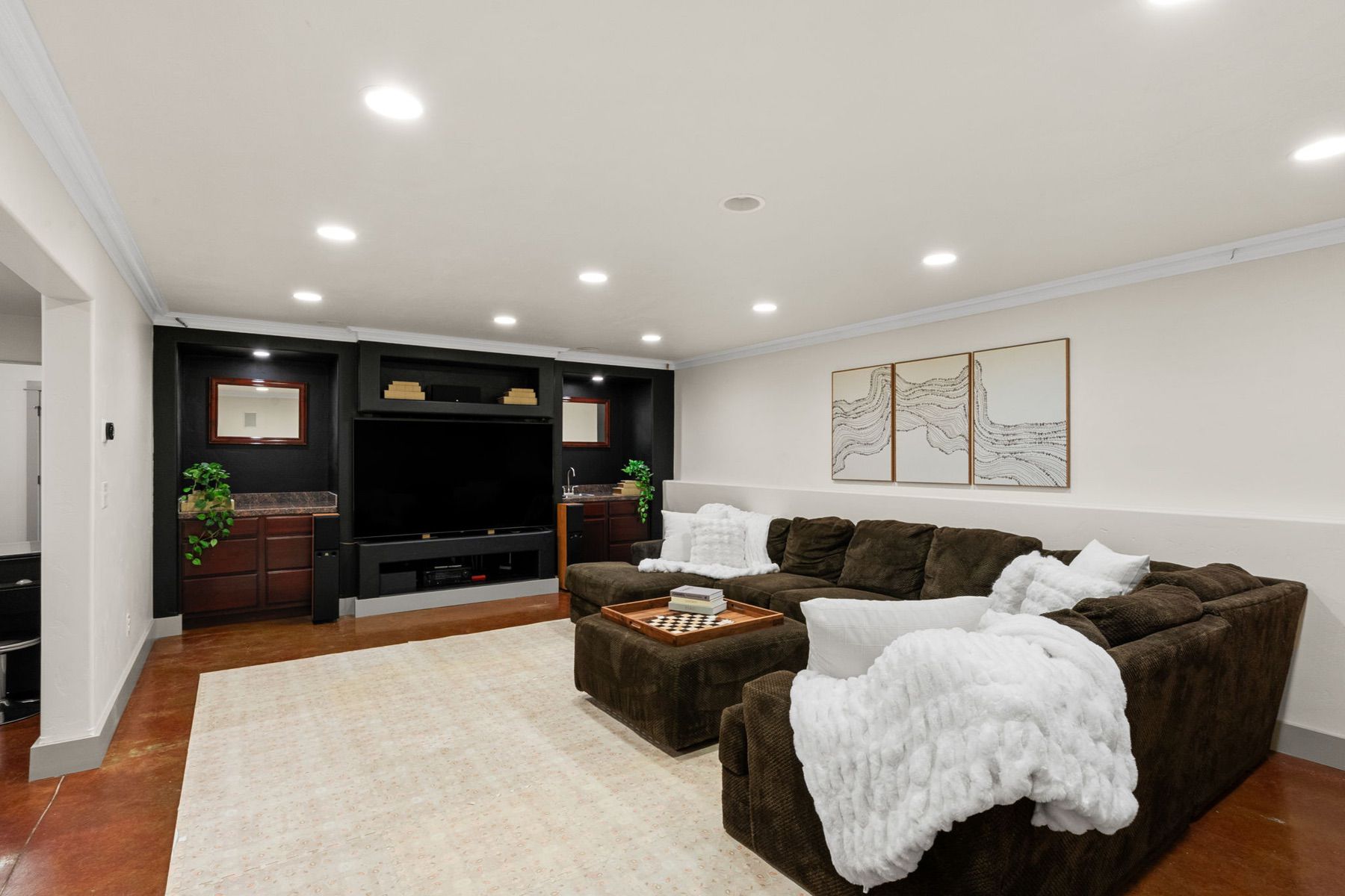 203 Alton Way