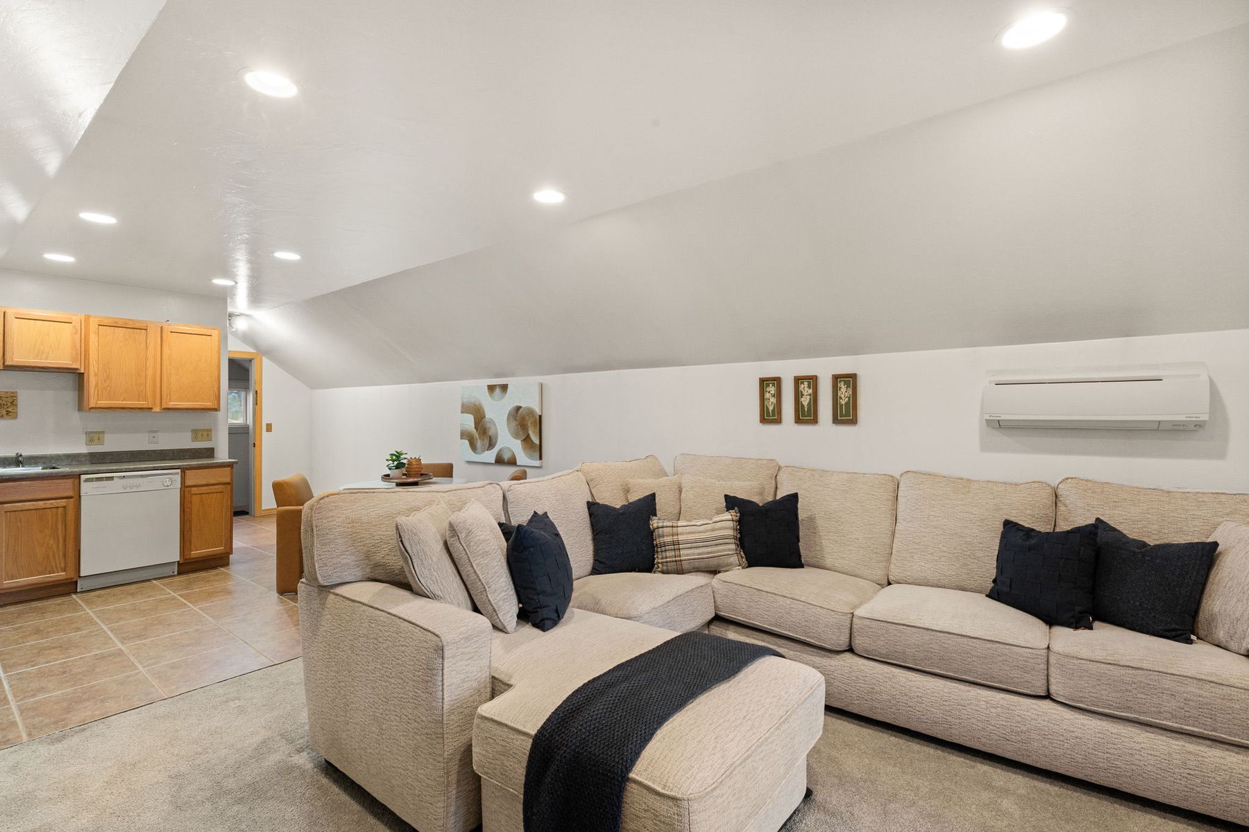 203 Alton Way