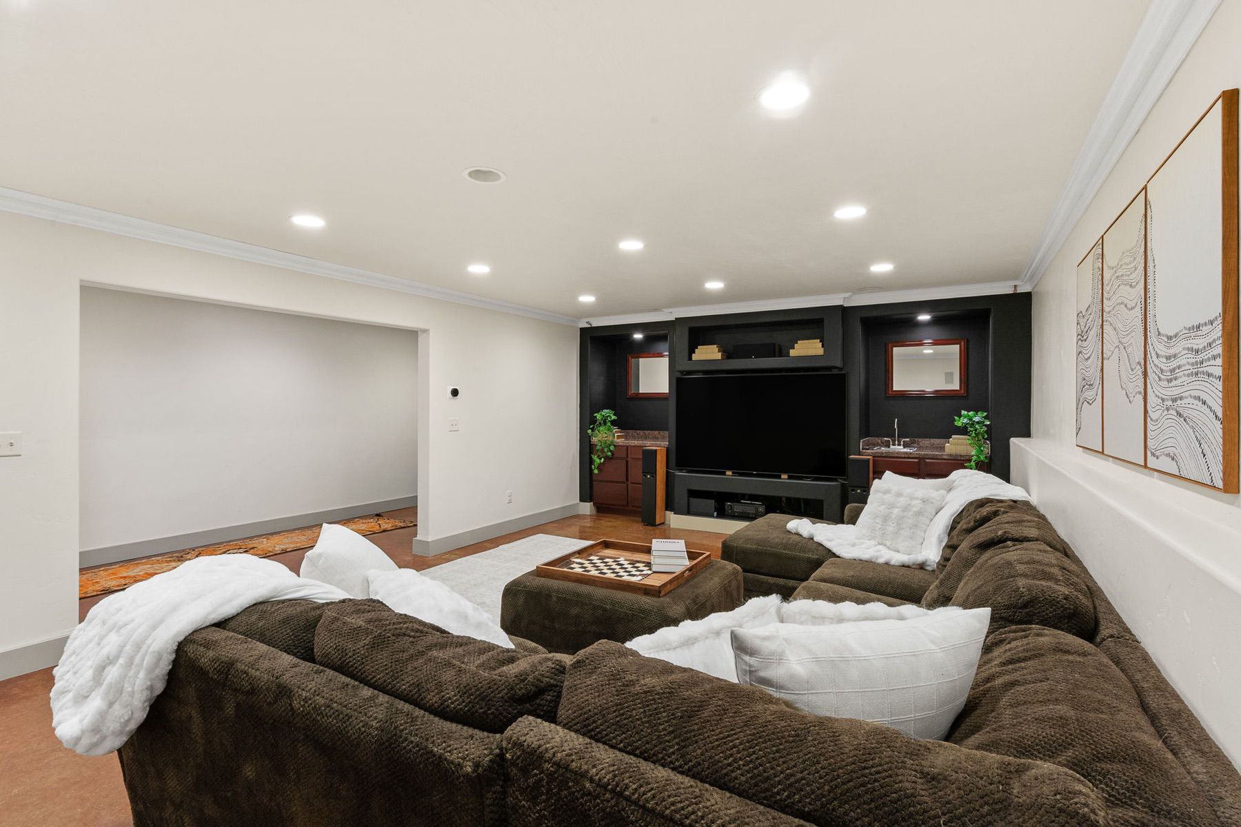 203 Alton Way