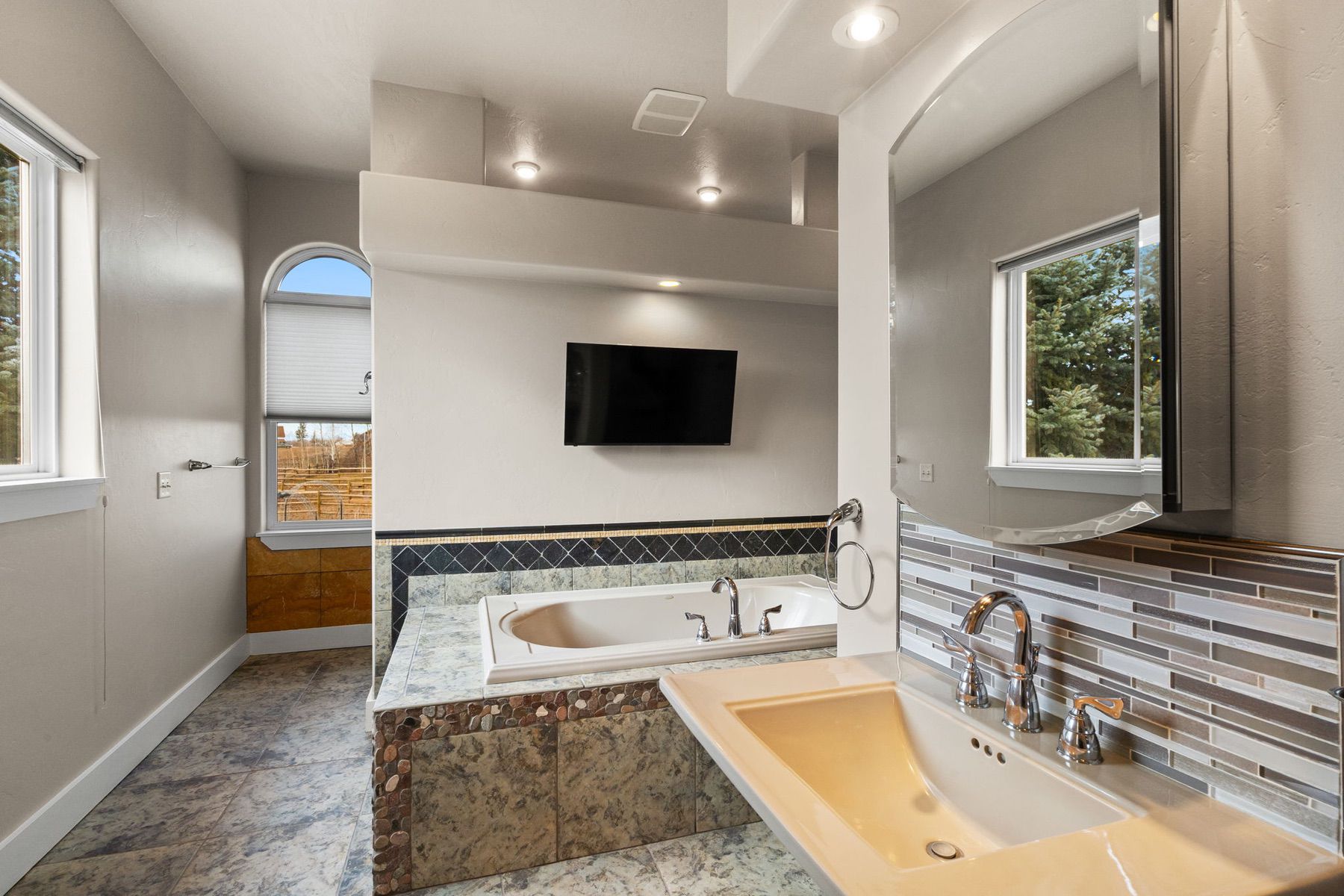 203 Alton Way