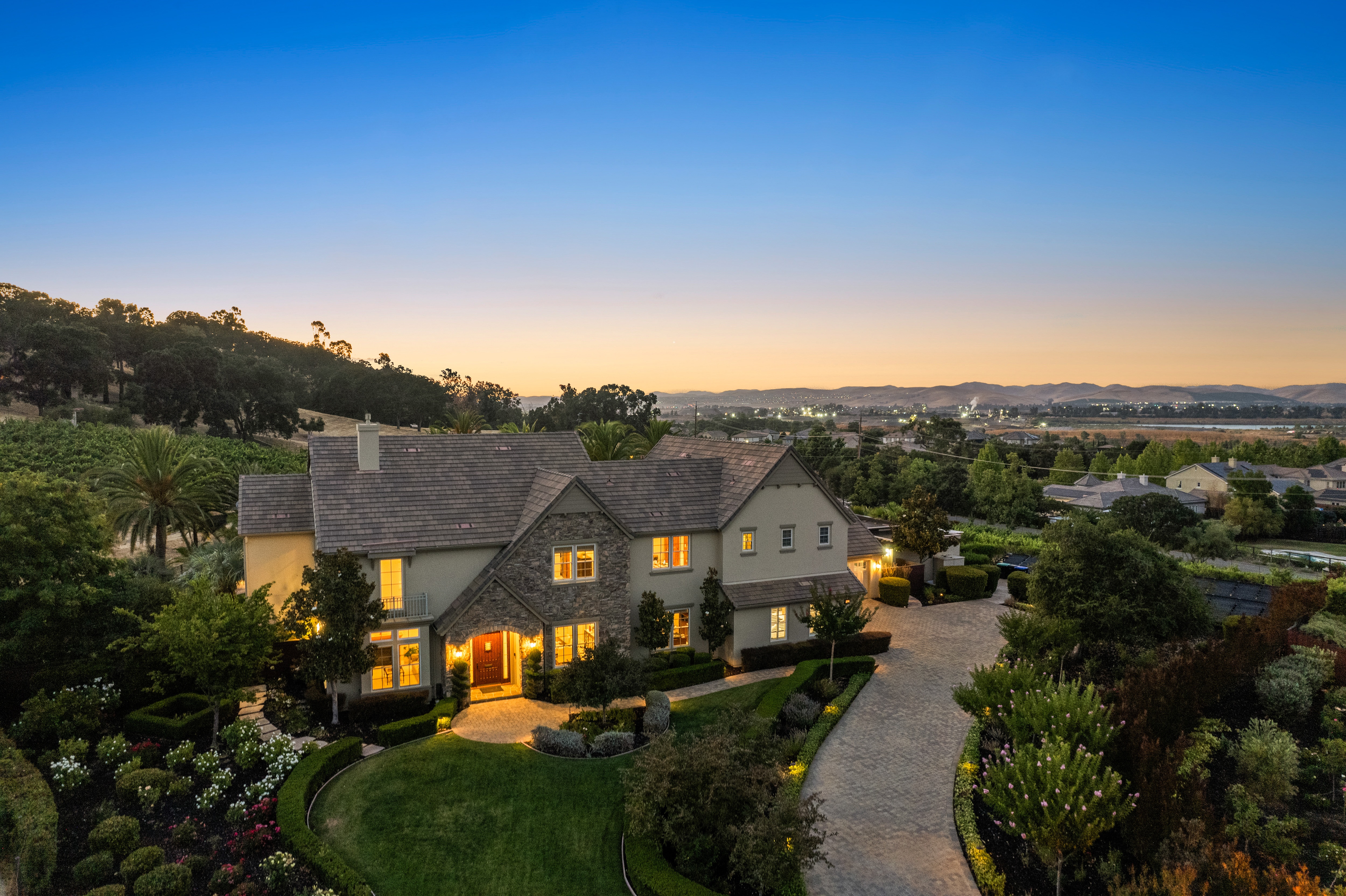 1333 Montrose Place 