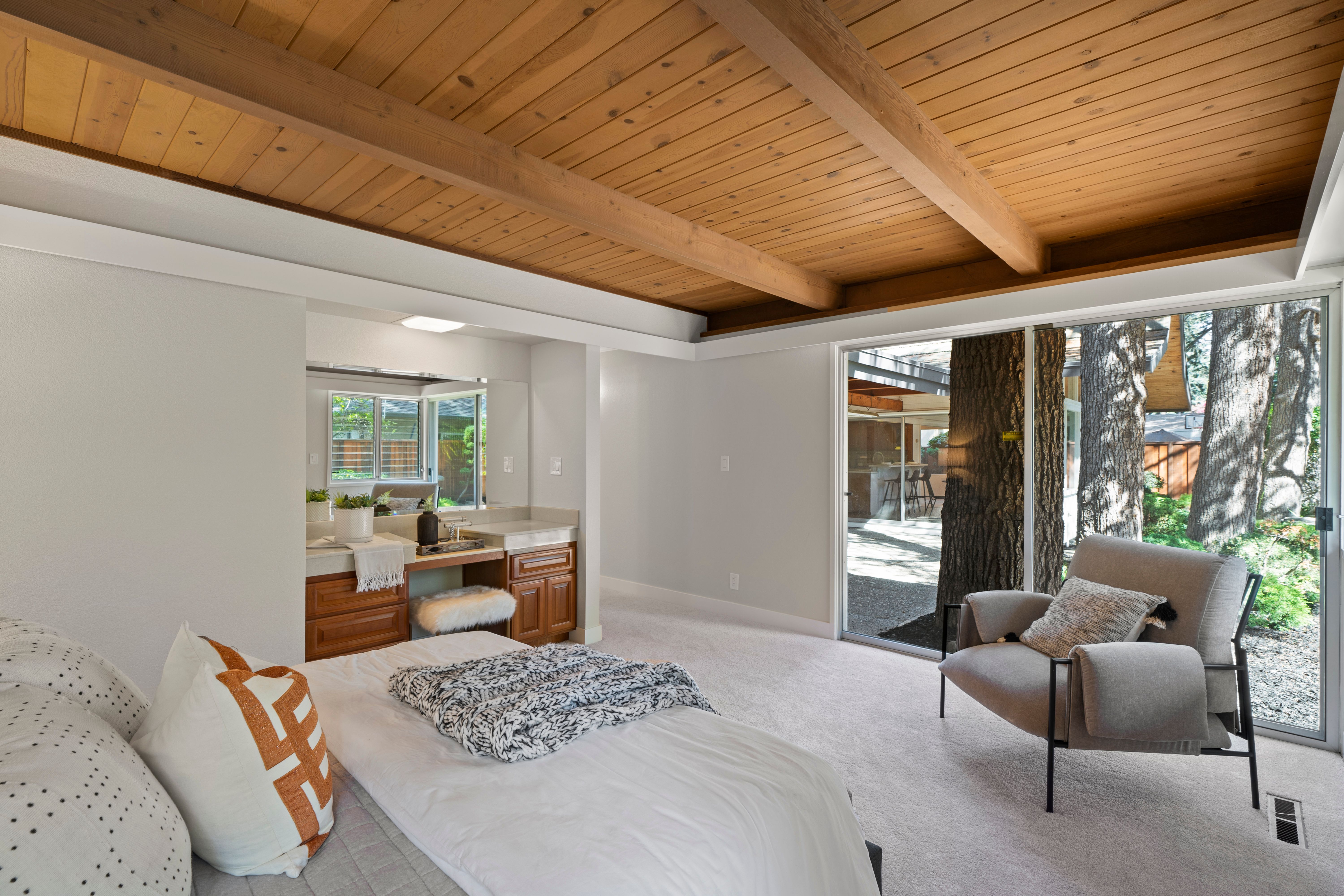 634 Cuenca Way 