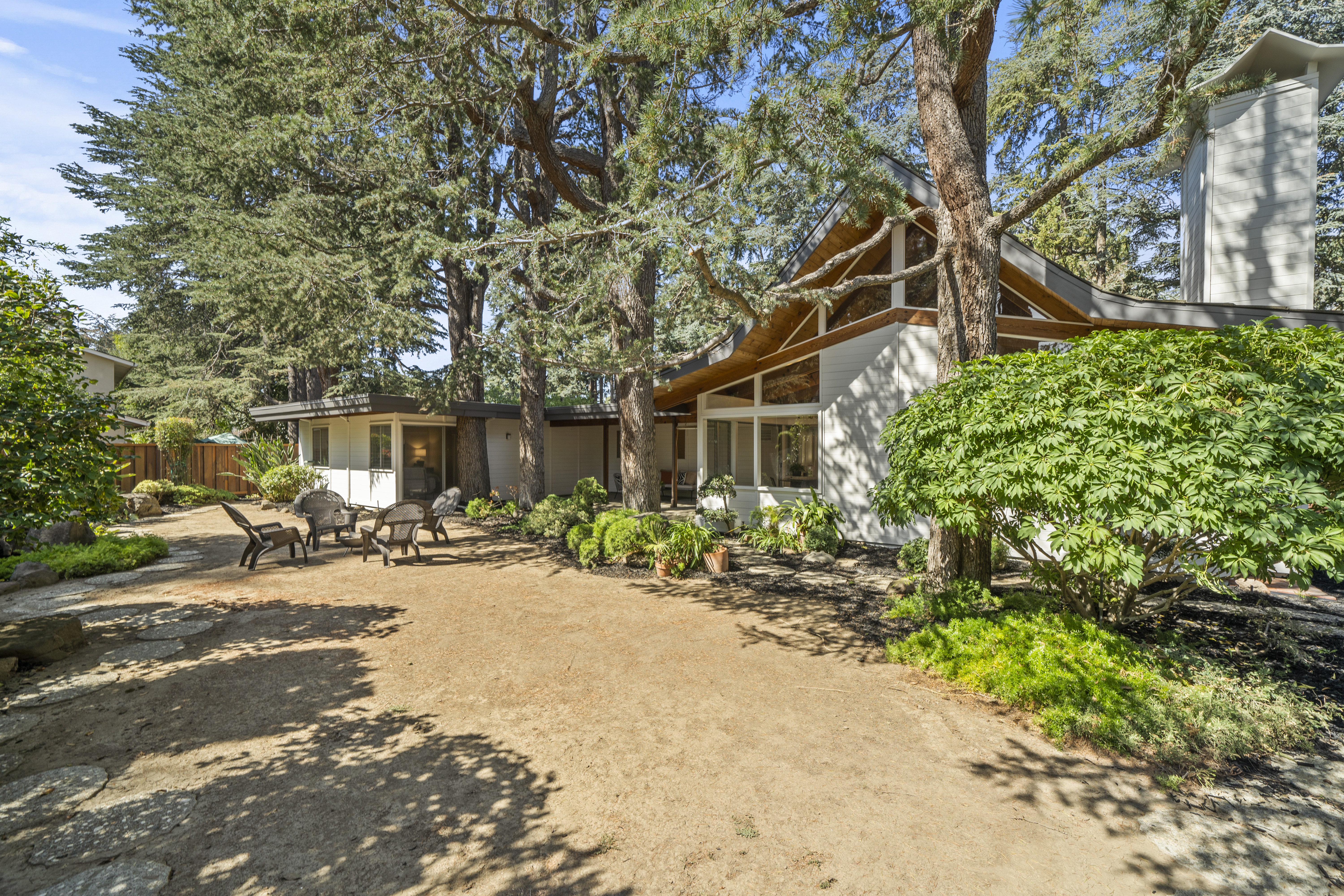 634 Cuenca Way 