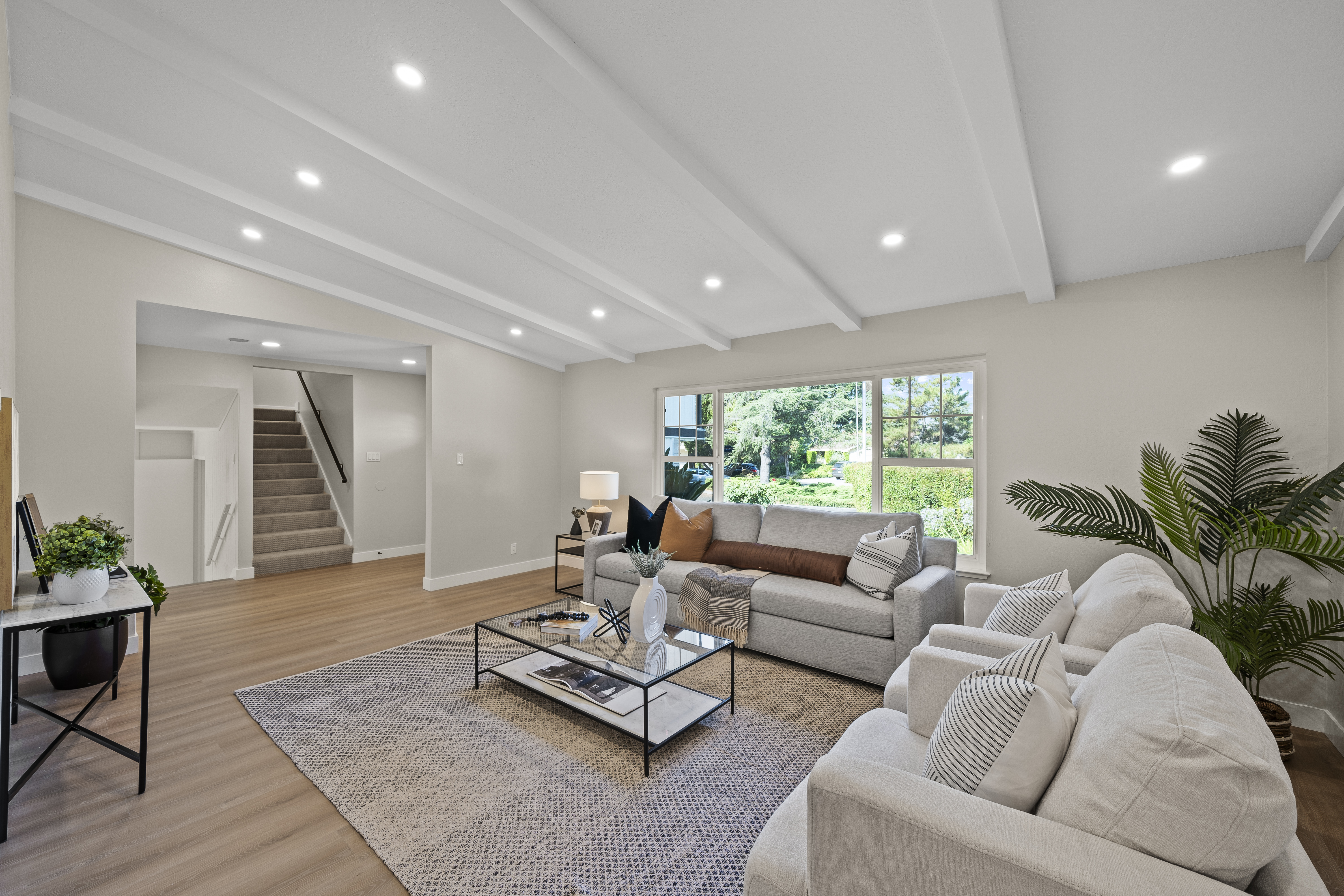 40444 La Jolla Court 