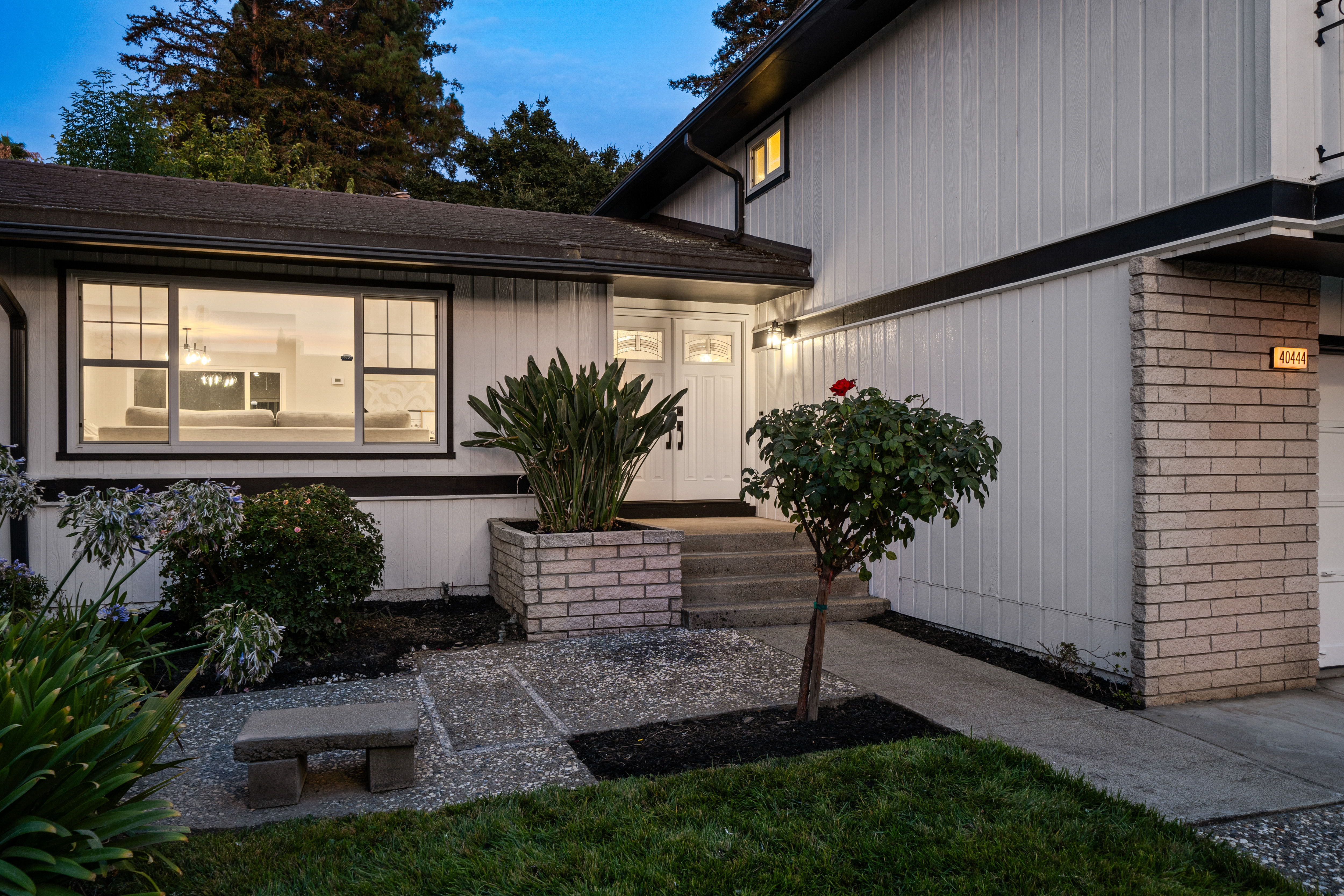 40444 La Jolla Court 