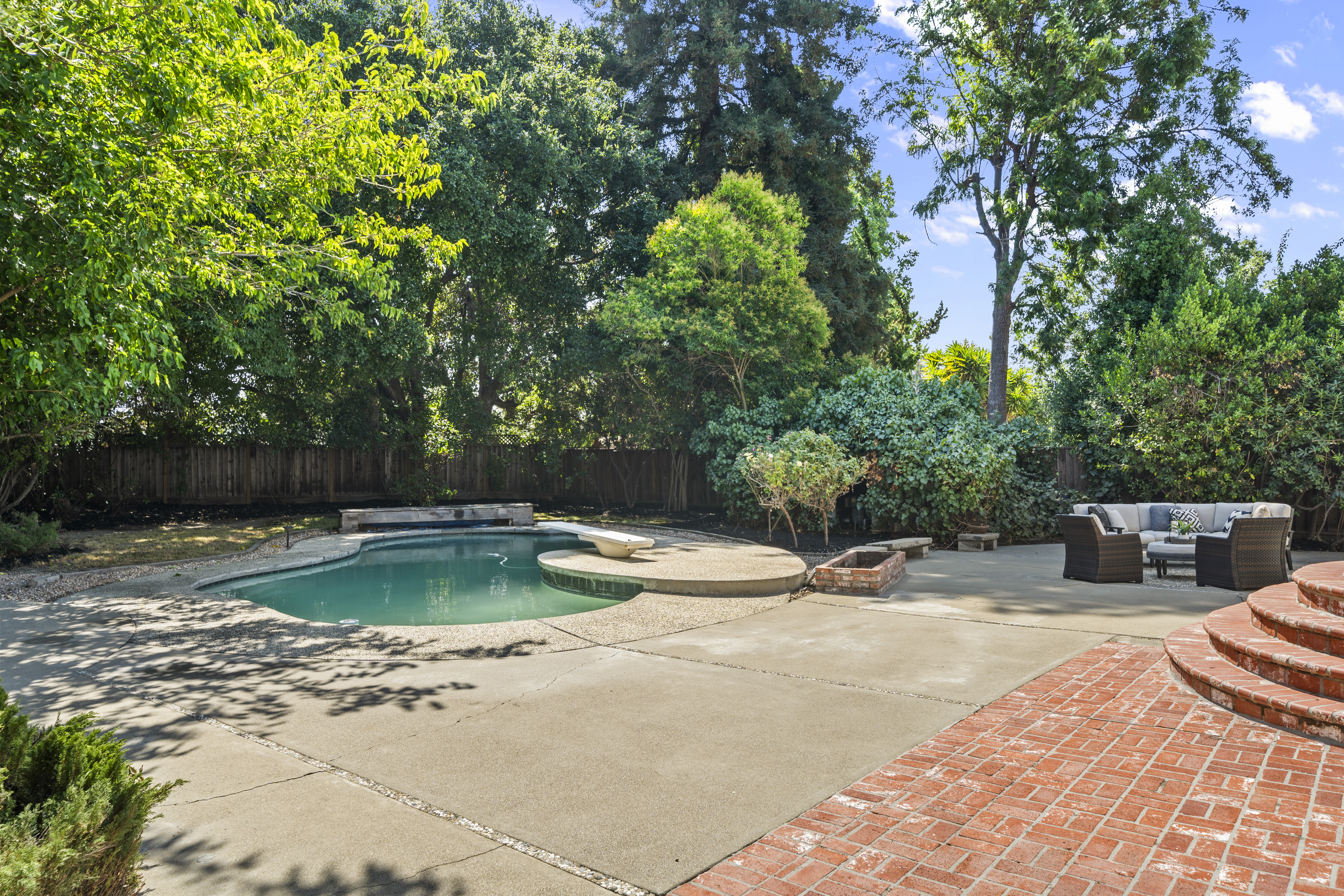 40444 La Jolla Court 