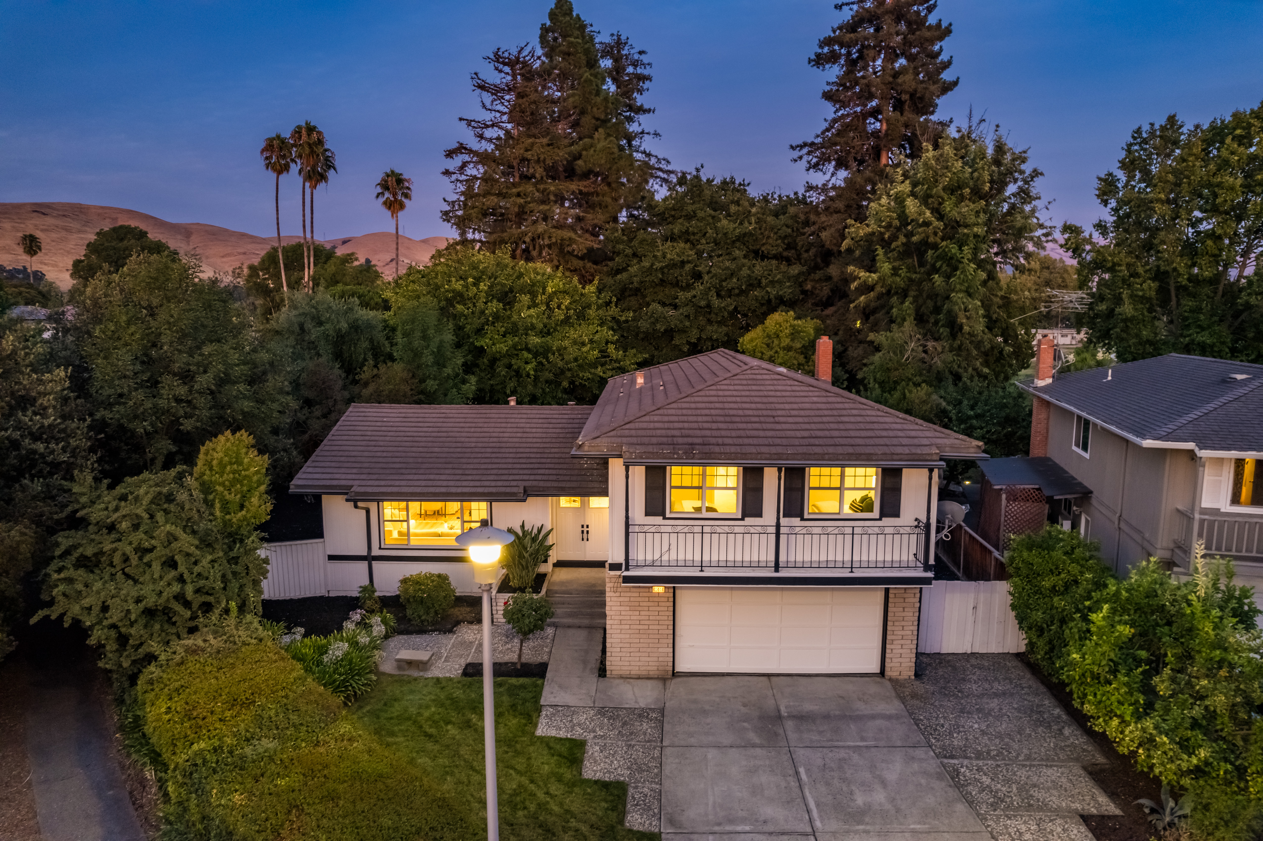 40444 La Jolla Court 
