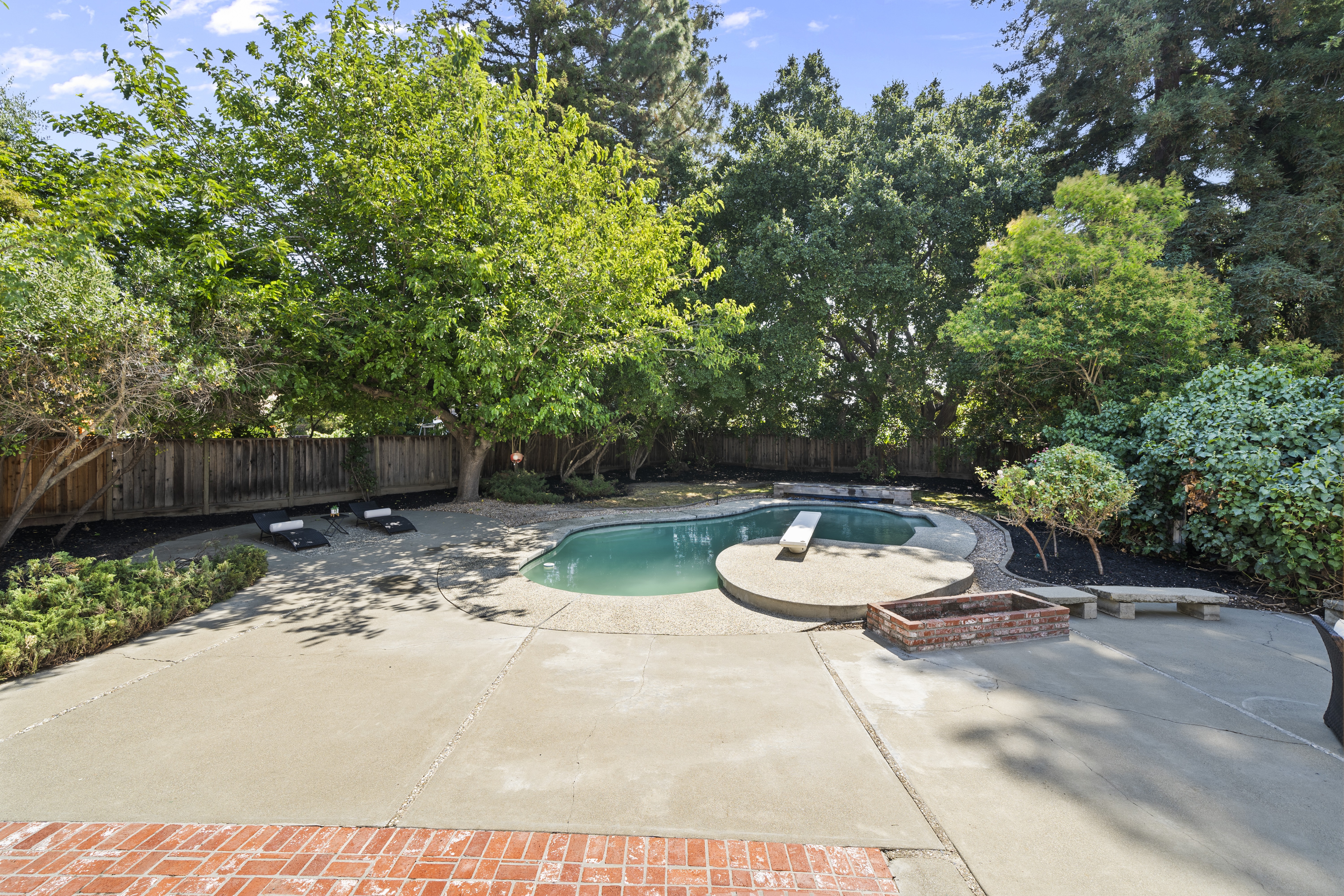 40444 La Jolla Court 