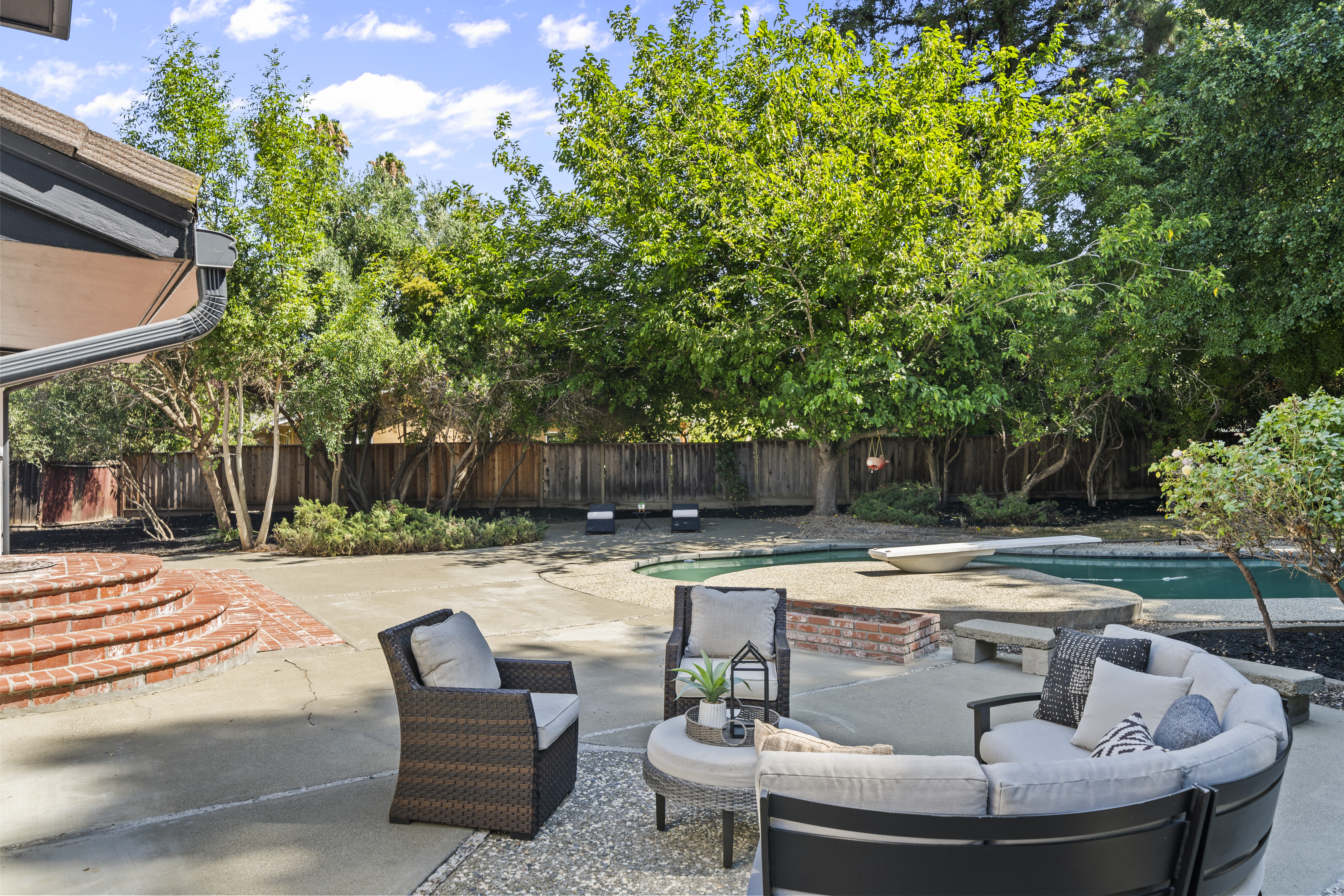40444 La Jolla Court 