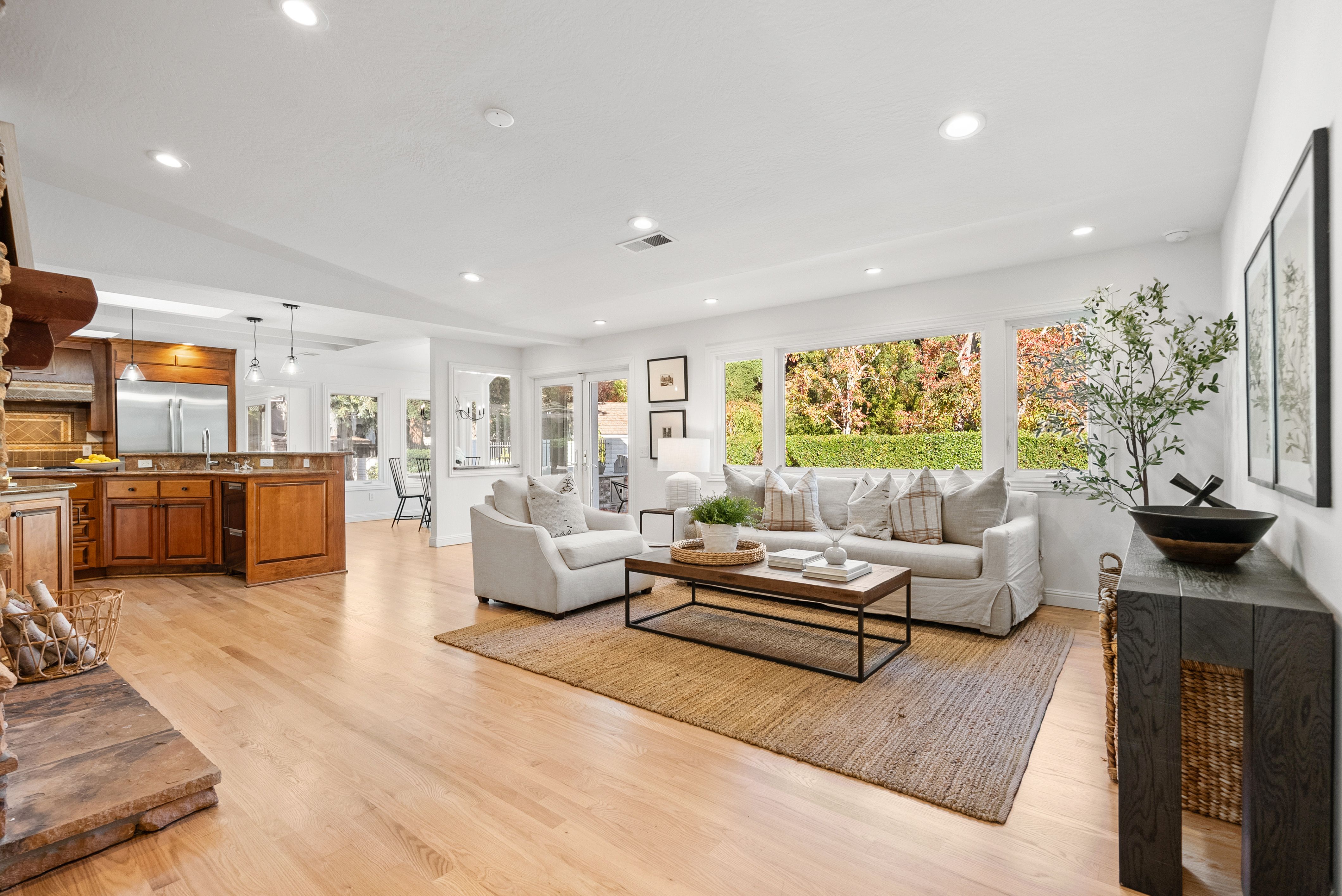 2 Charles Hill Road 