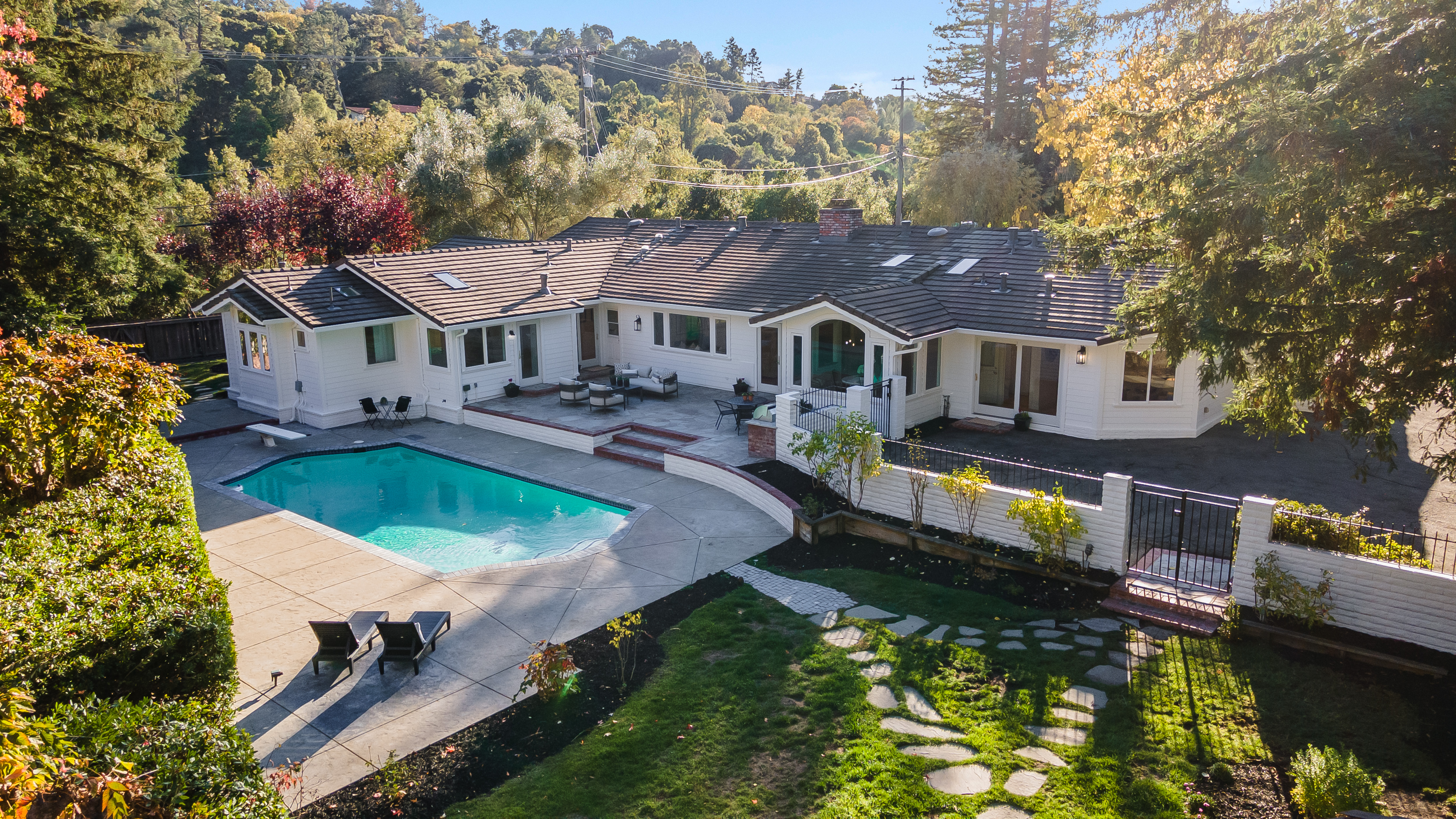 2 Charles Hill Road 