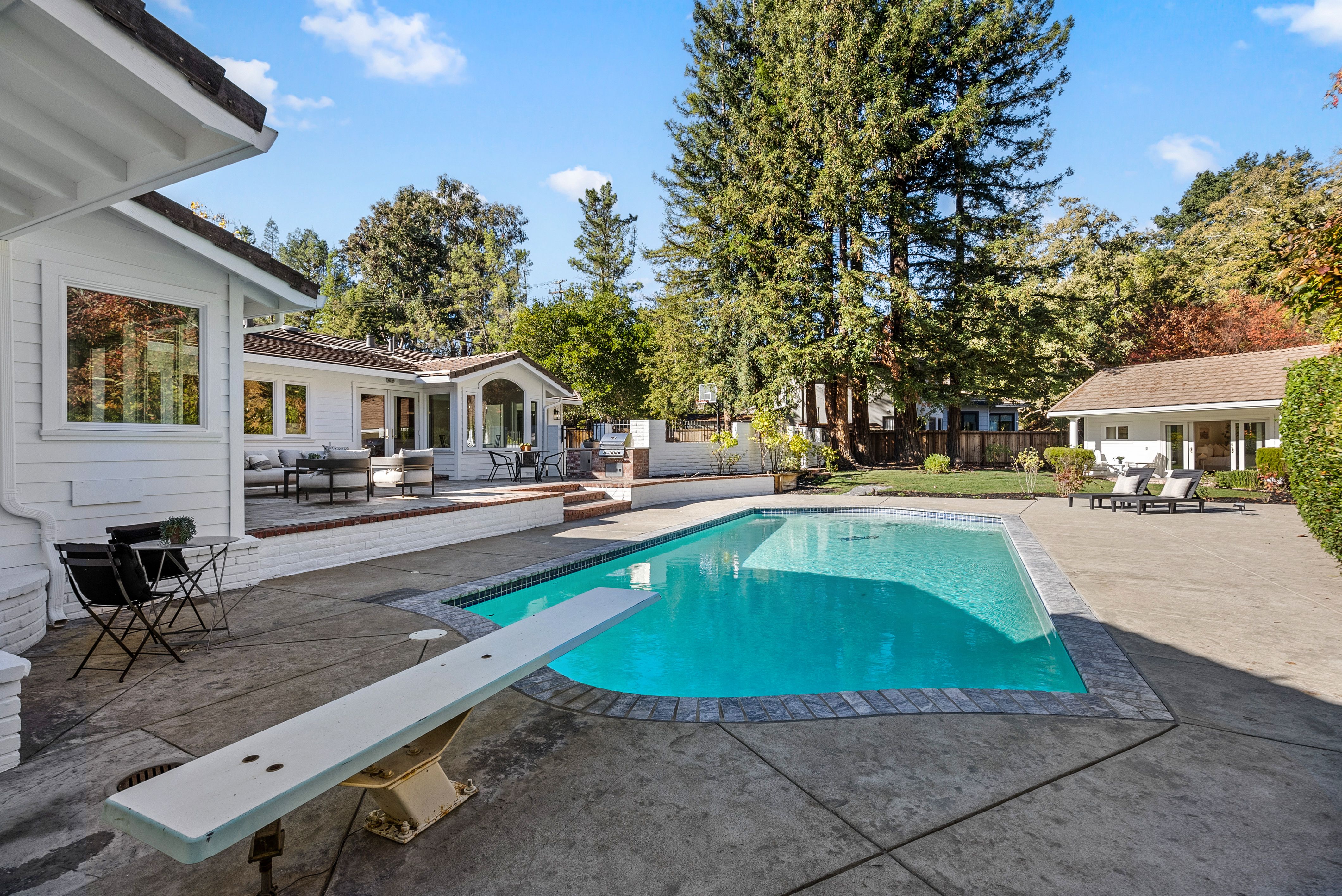 2 Charles Hill Road 