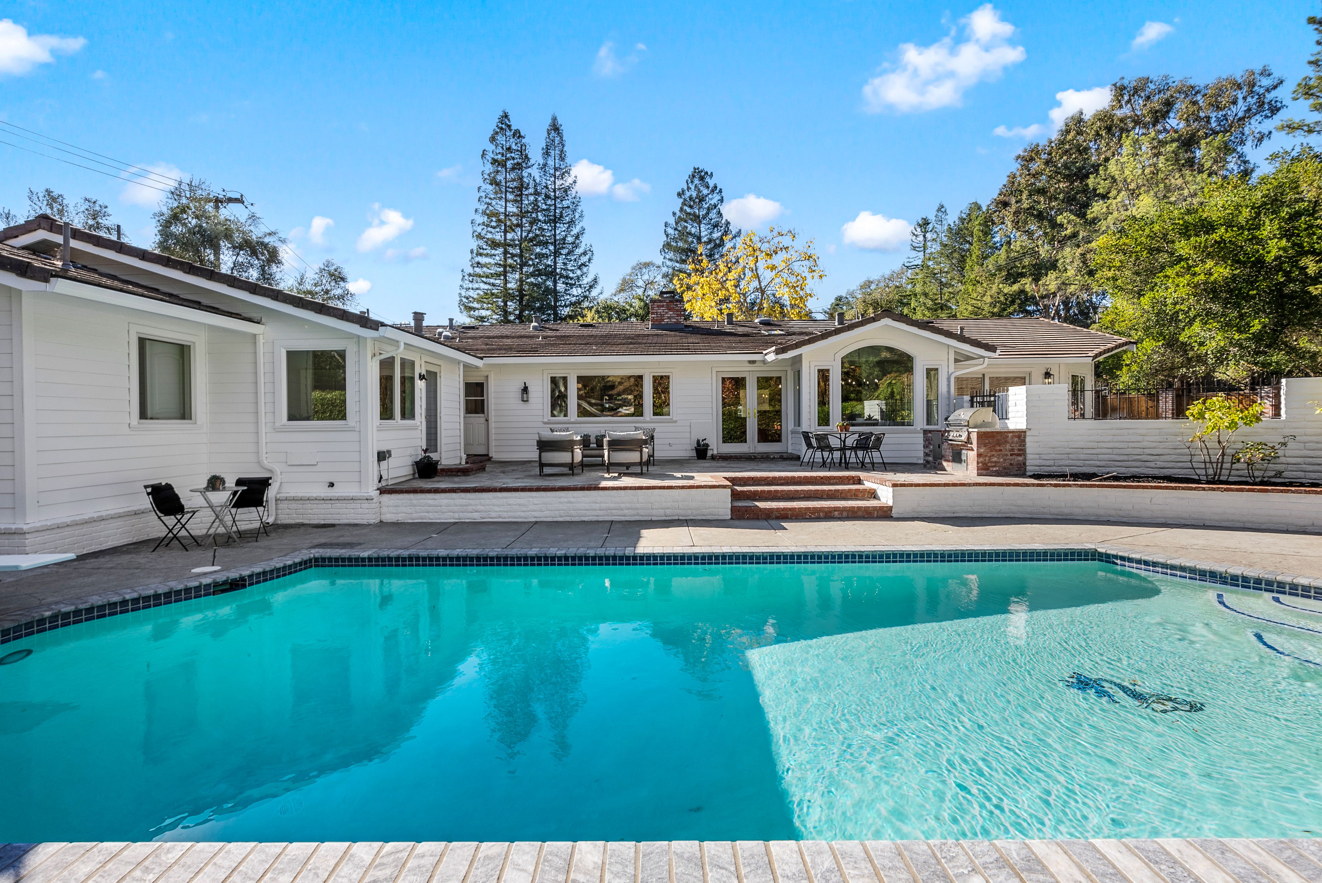 2 Charles Hill Road 