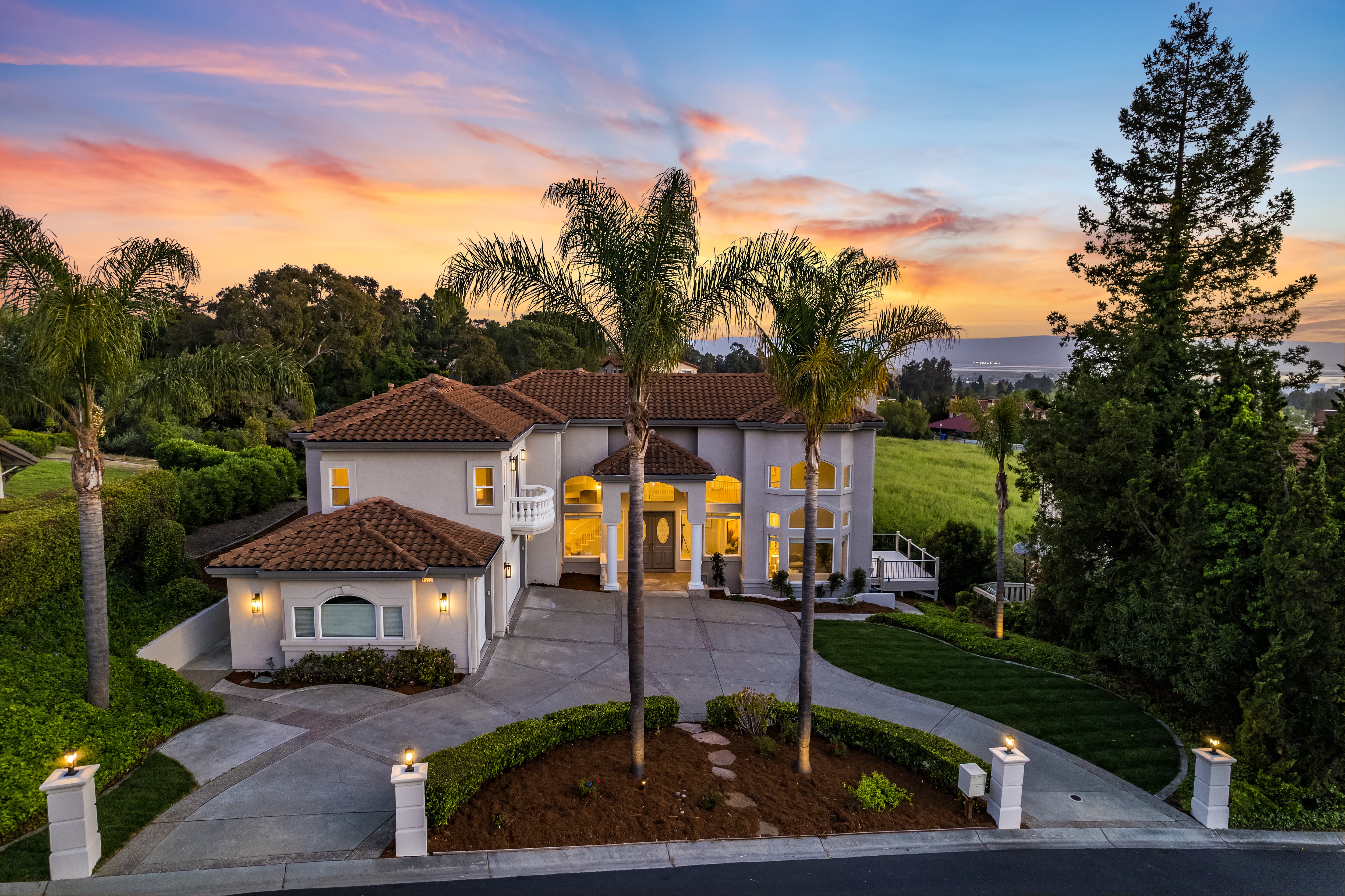 1585 Vinehill Circle 