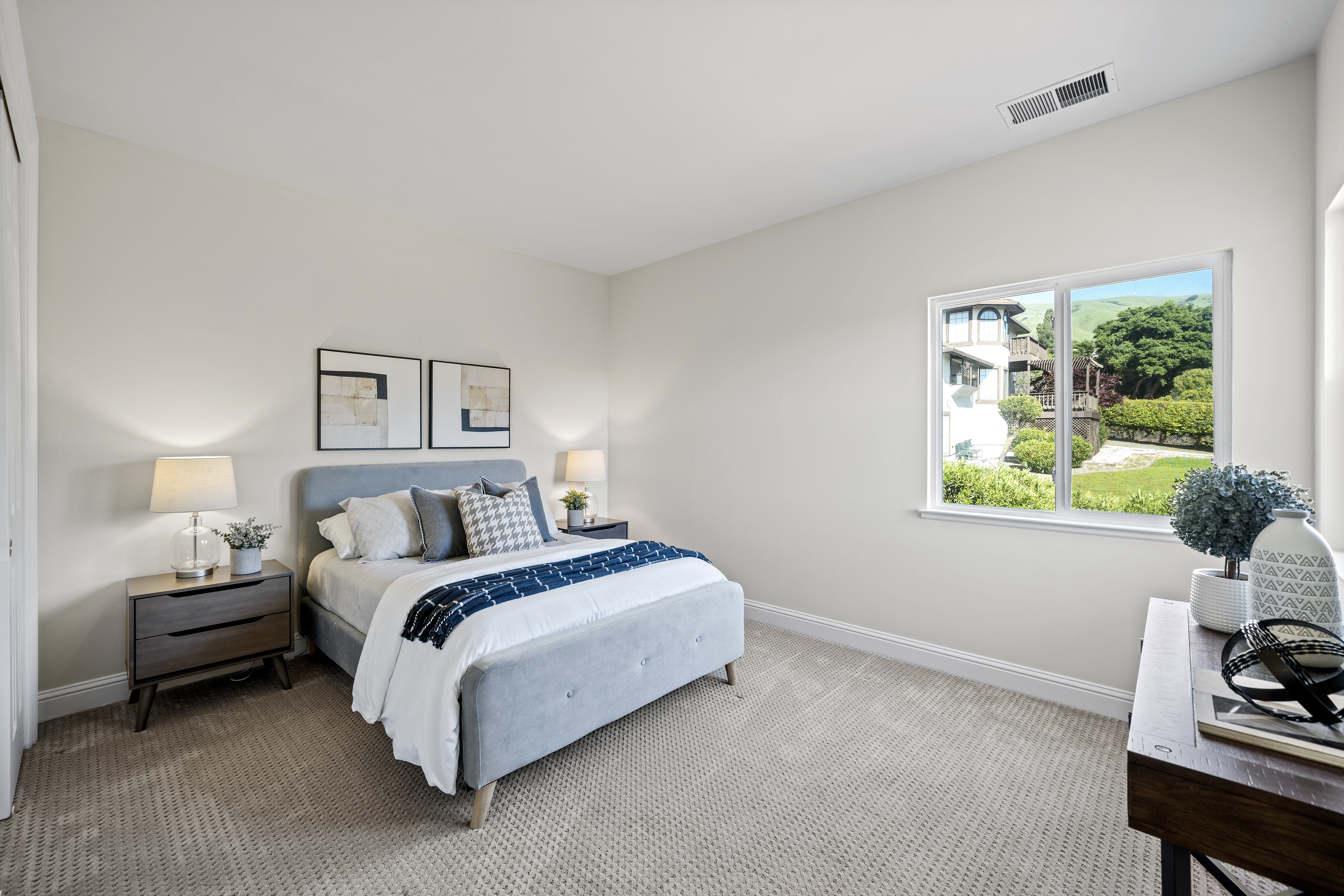 1585 Vinehill Circle 
