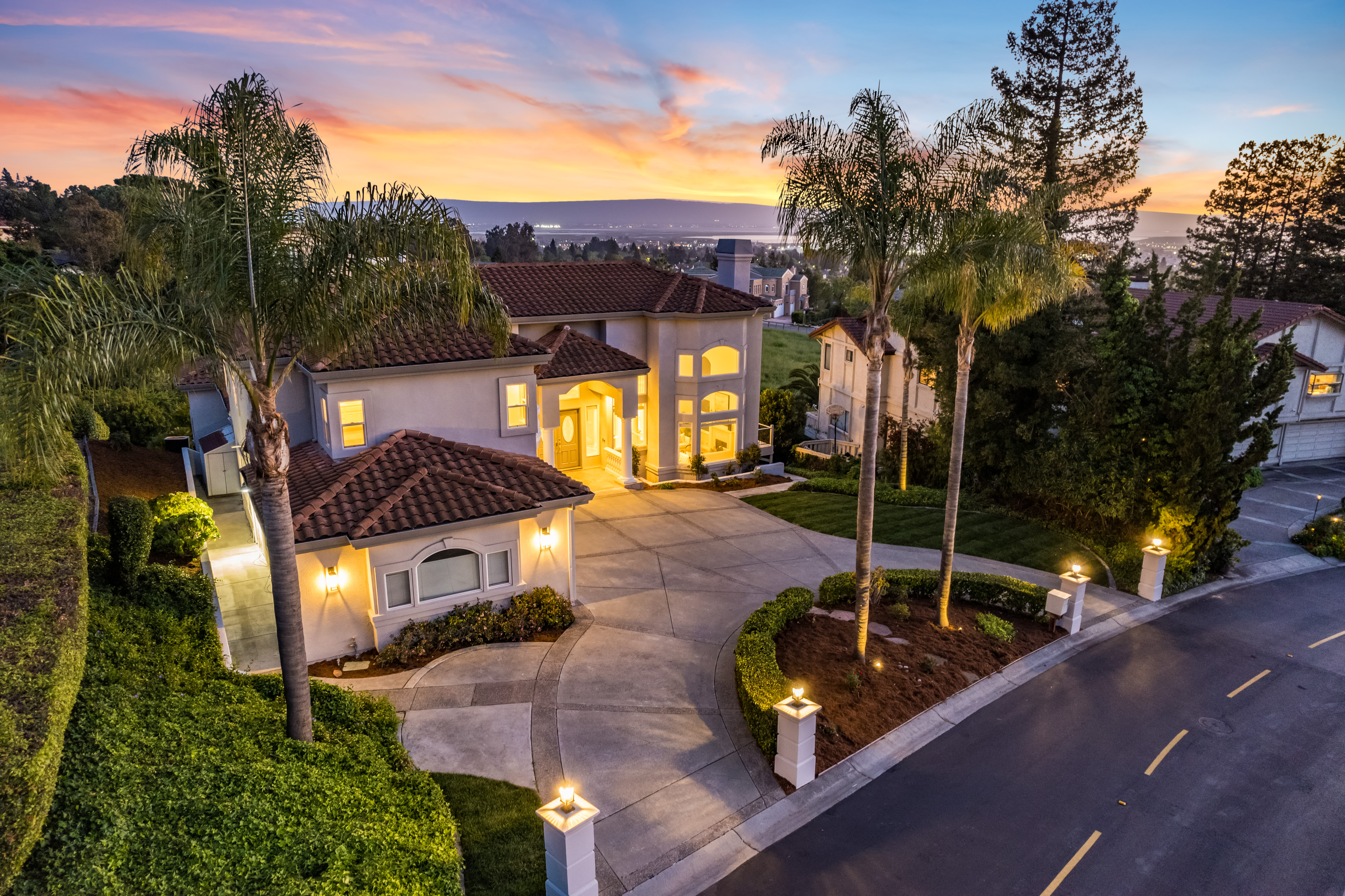 1585 Vinehill Circle 