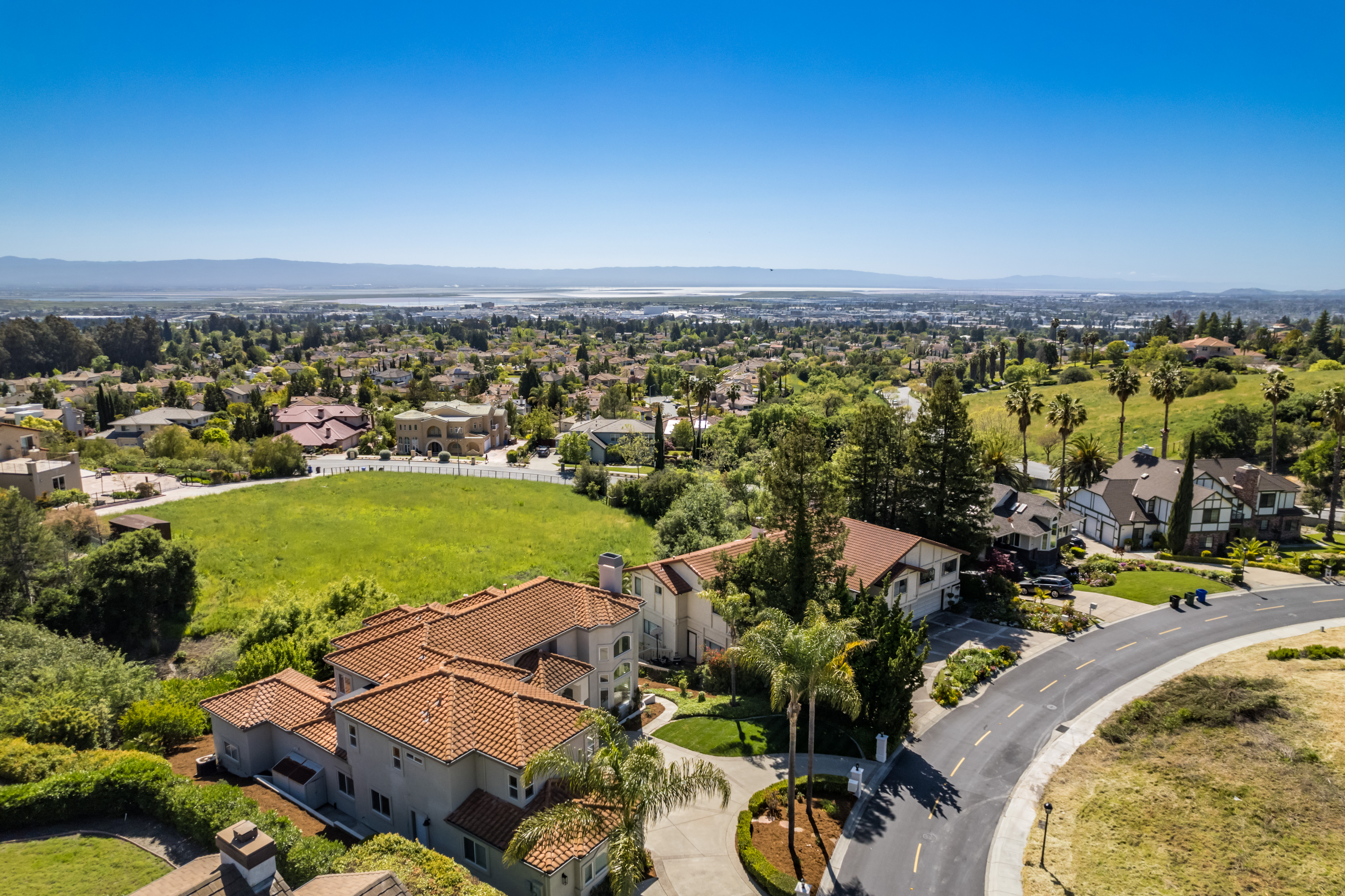 1585 Vinehill Circle 
