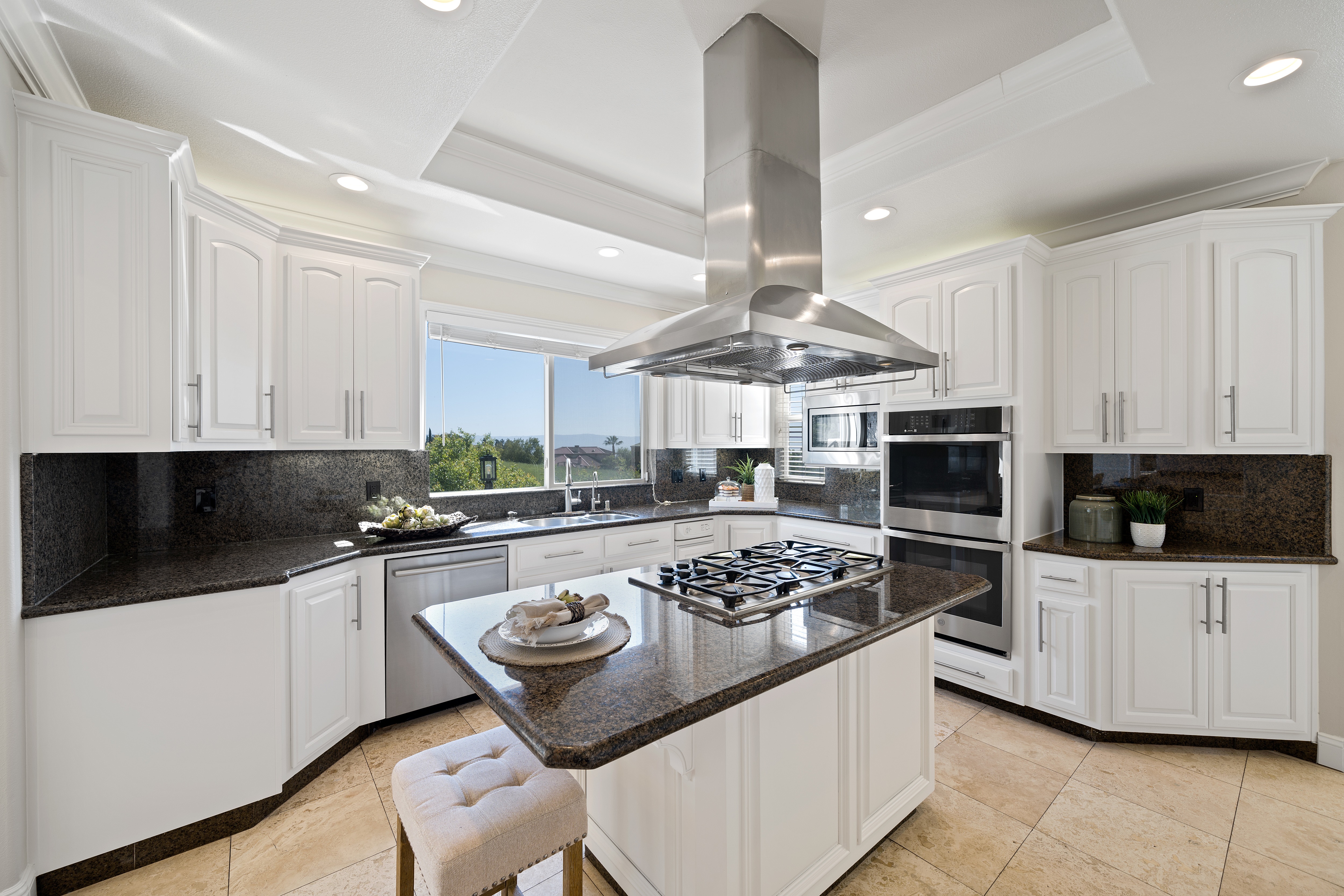 1585 Vinehill Circle 