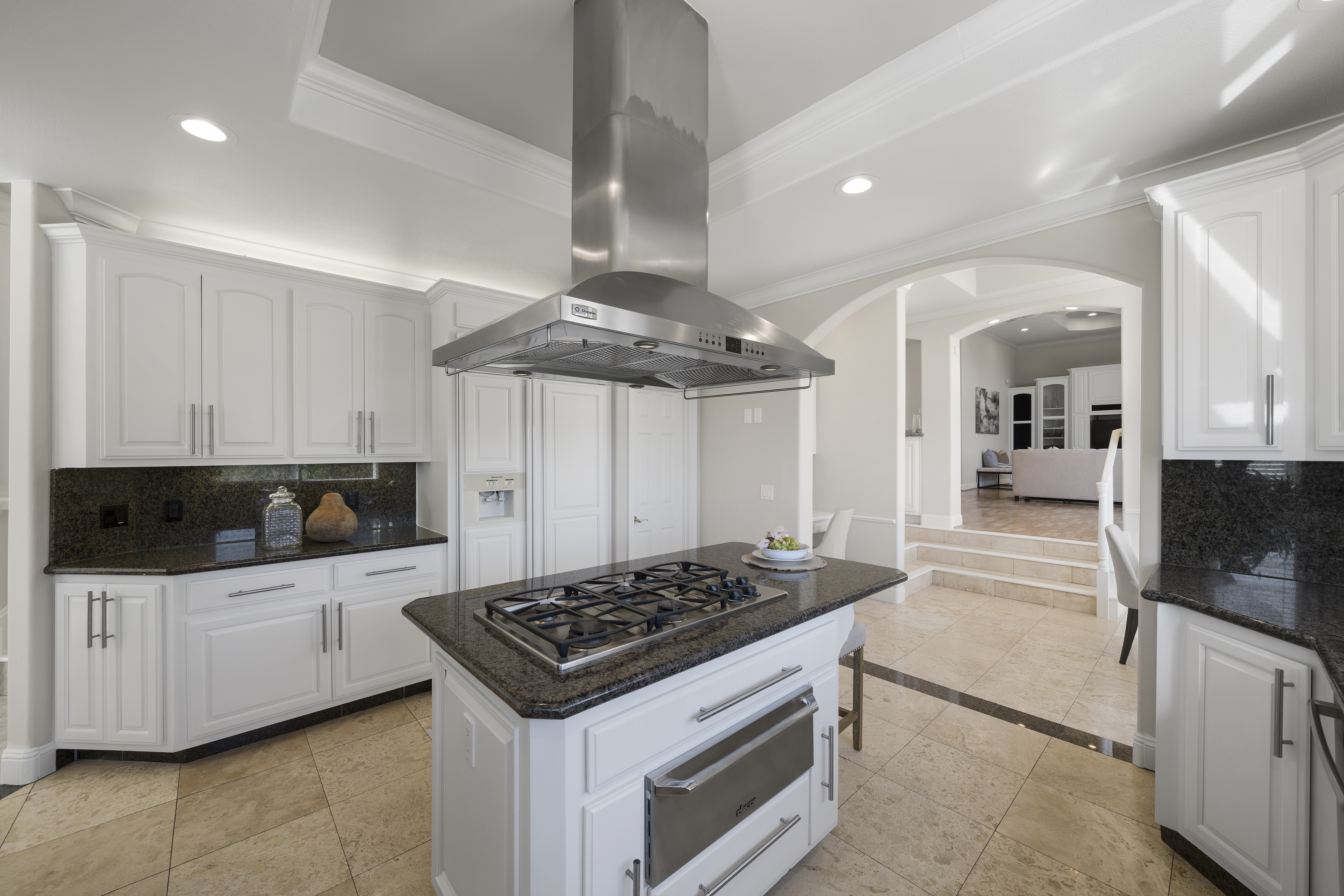 1585 Vinehill Circle 