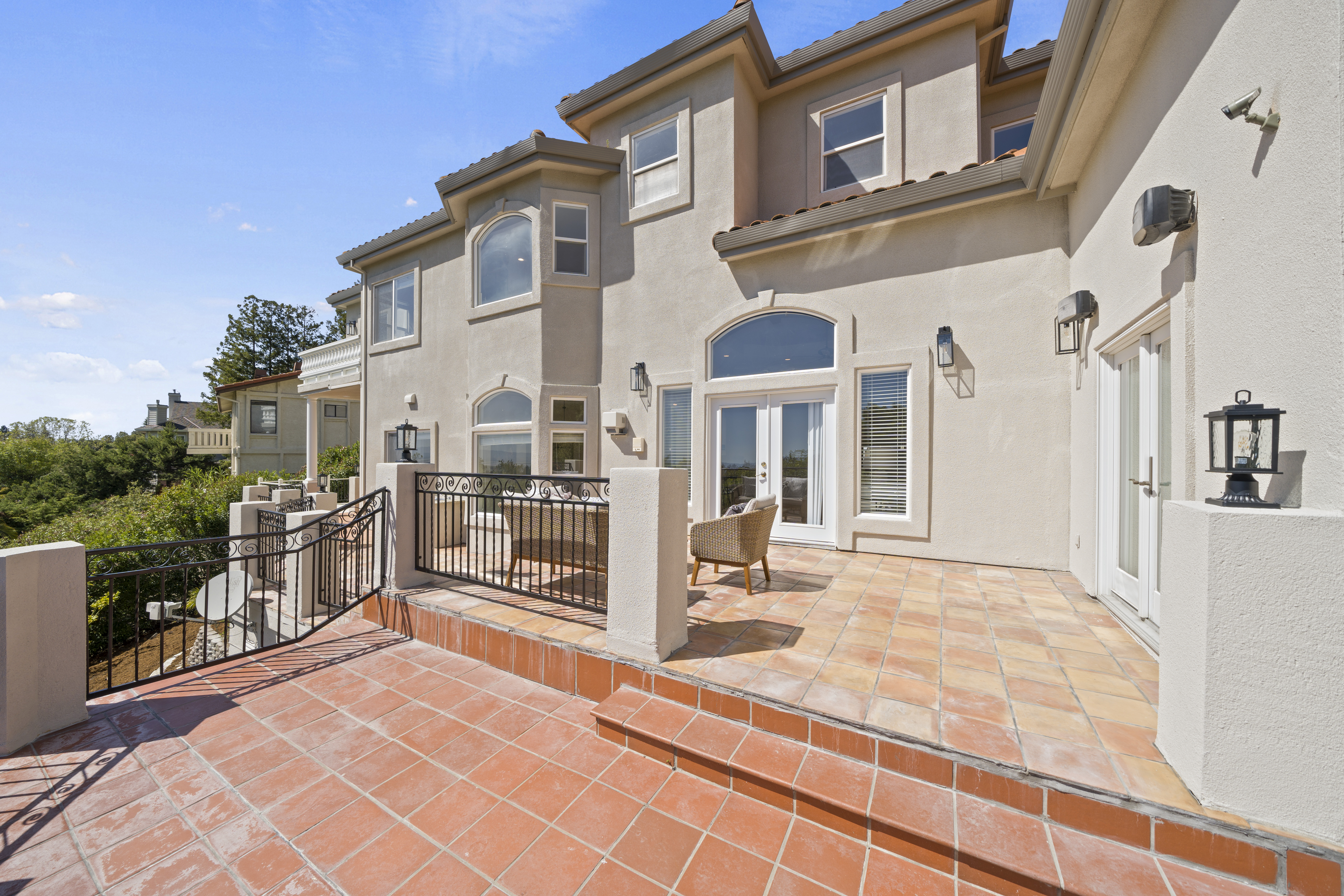 1585 Vinehill Circle 