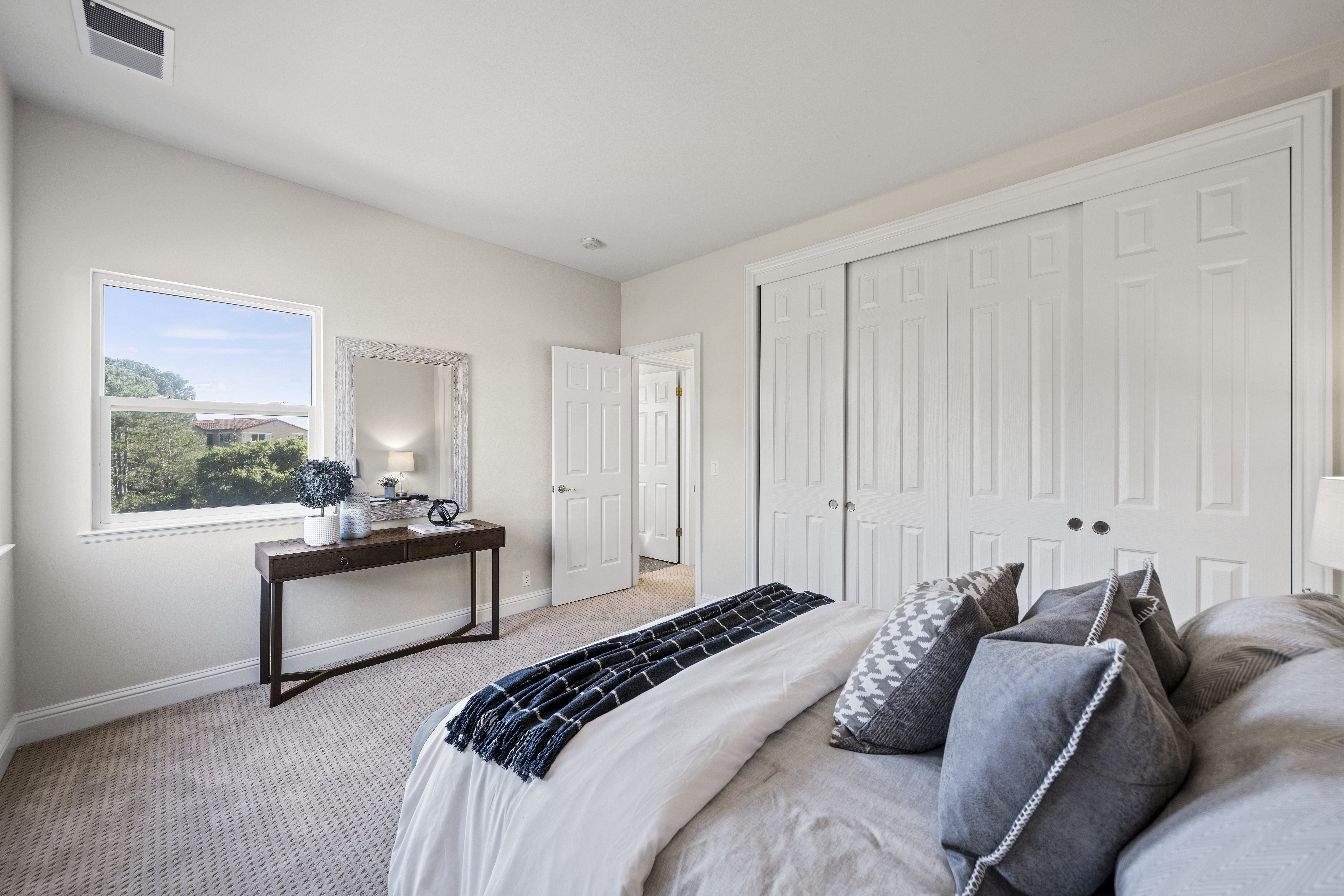 1585 Vinehill Circle 