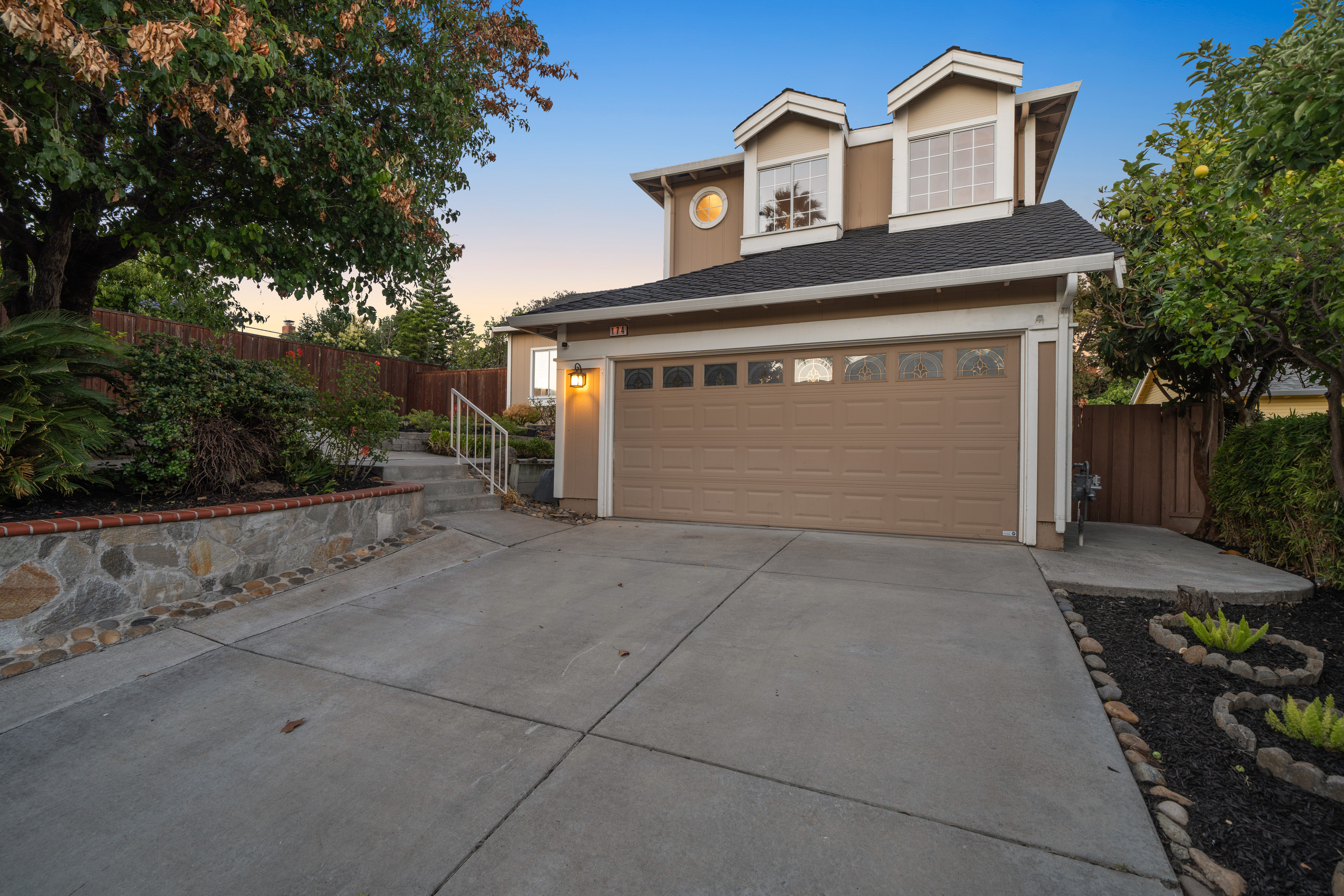 174 Knightshaven Way 
