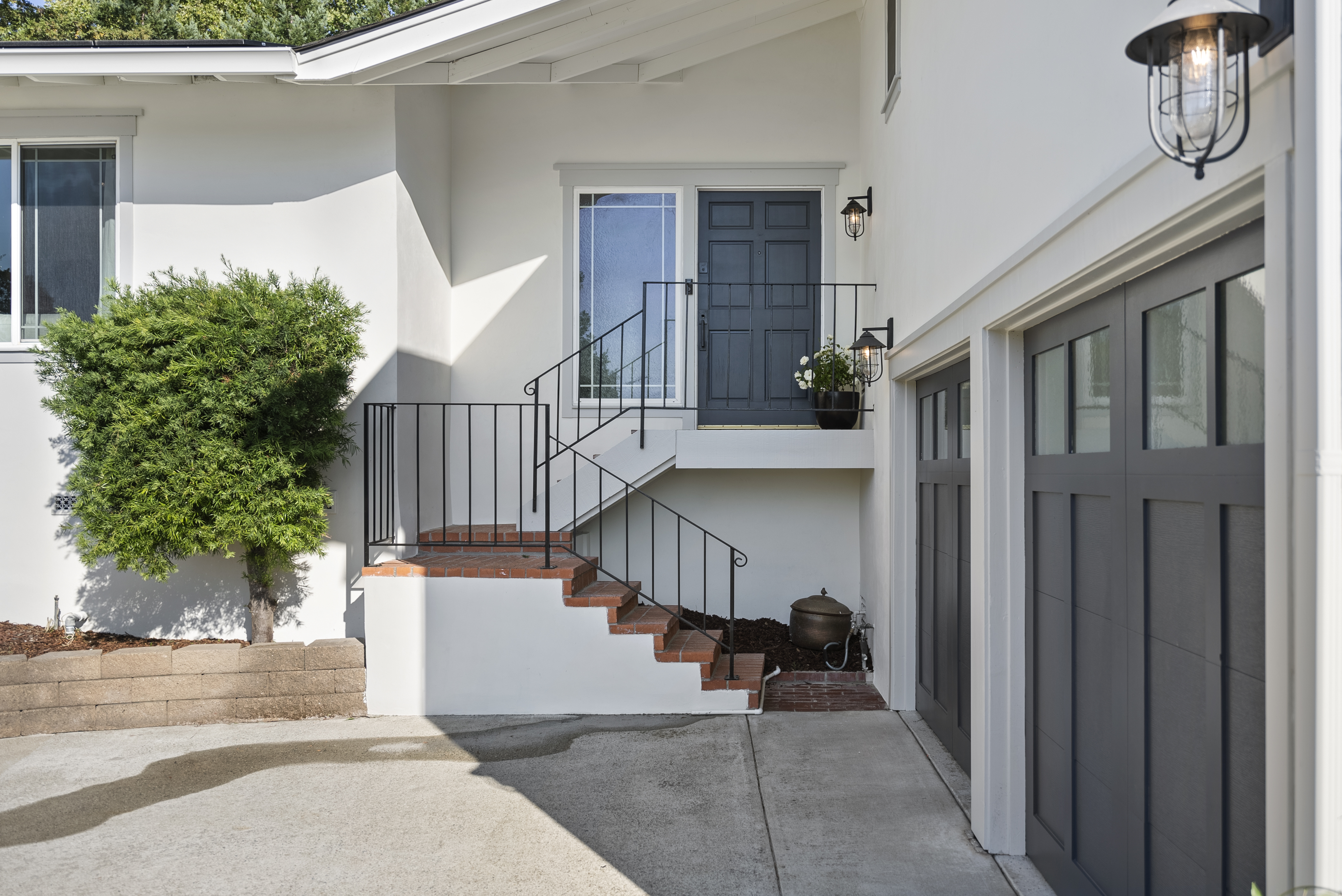 1068 Country Club Drive 