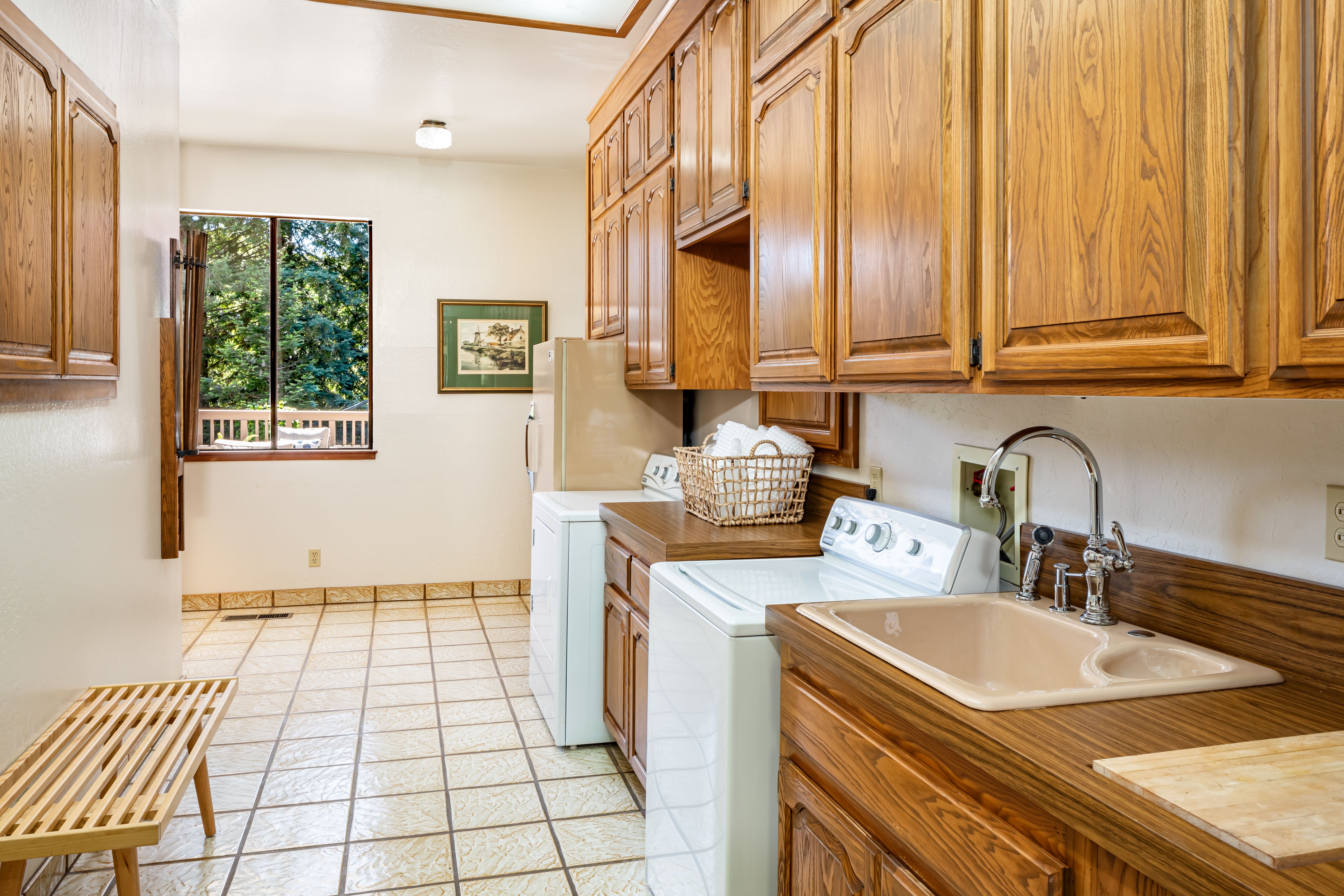 4128 Happy Valley Road 