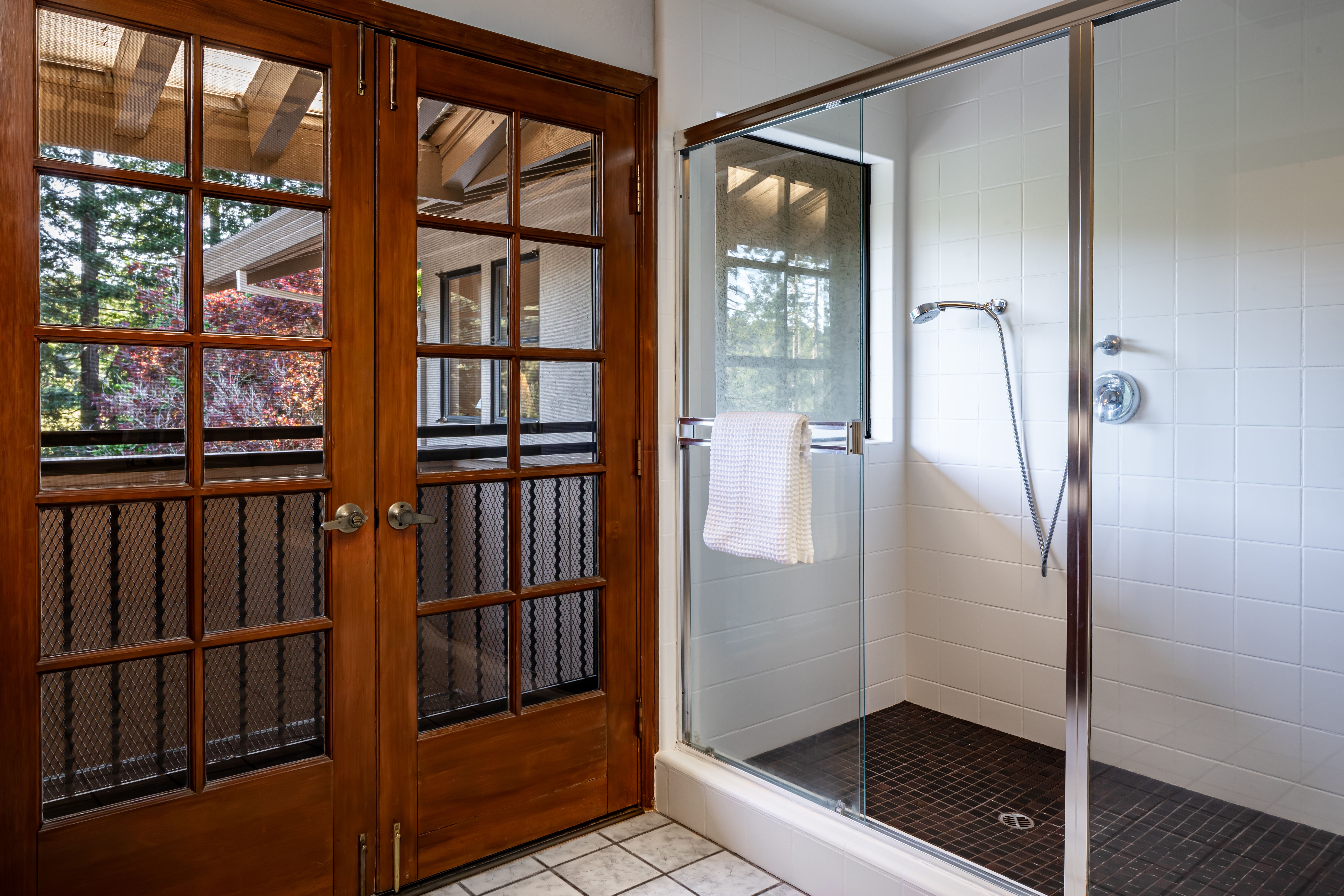 4128 Happy Valley Road 