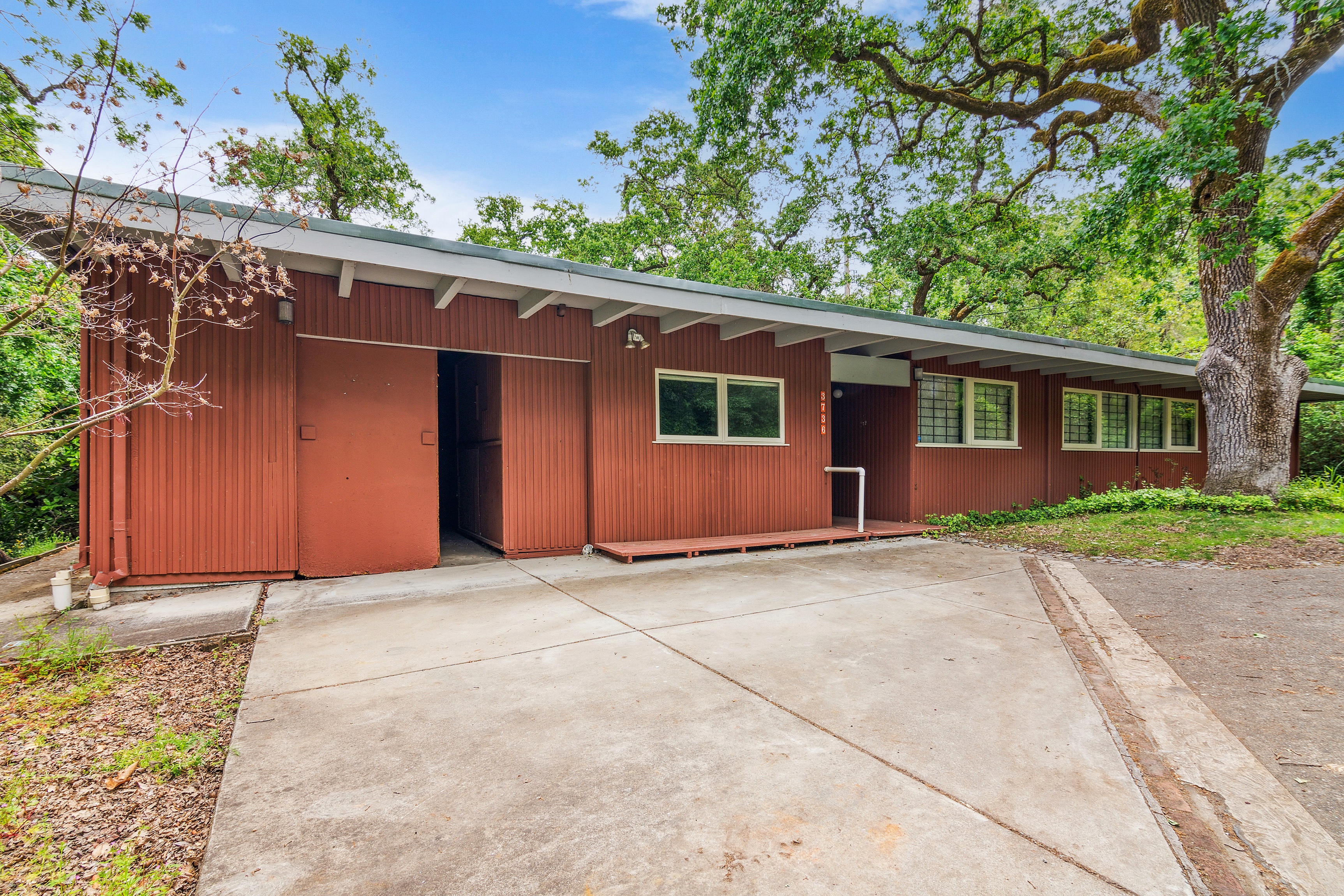 3736 Highland Road 