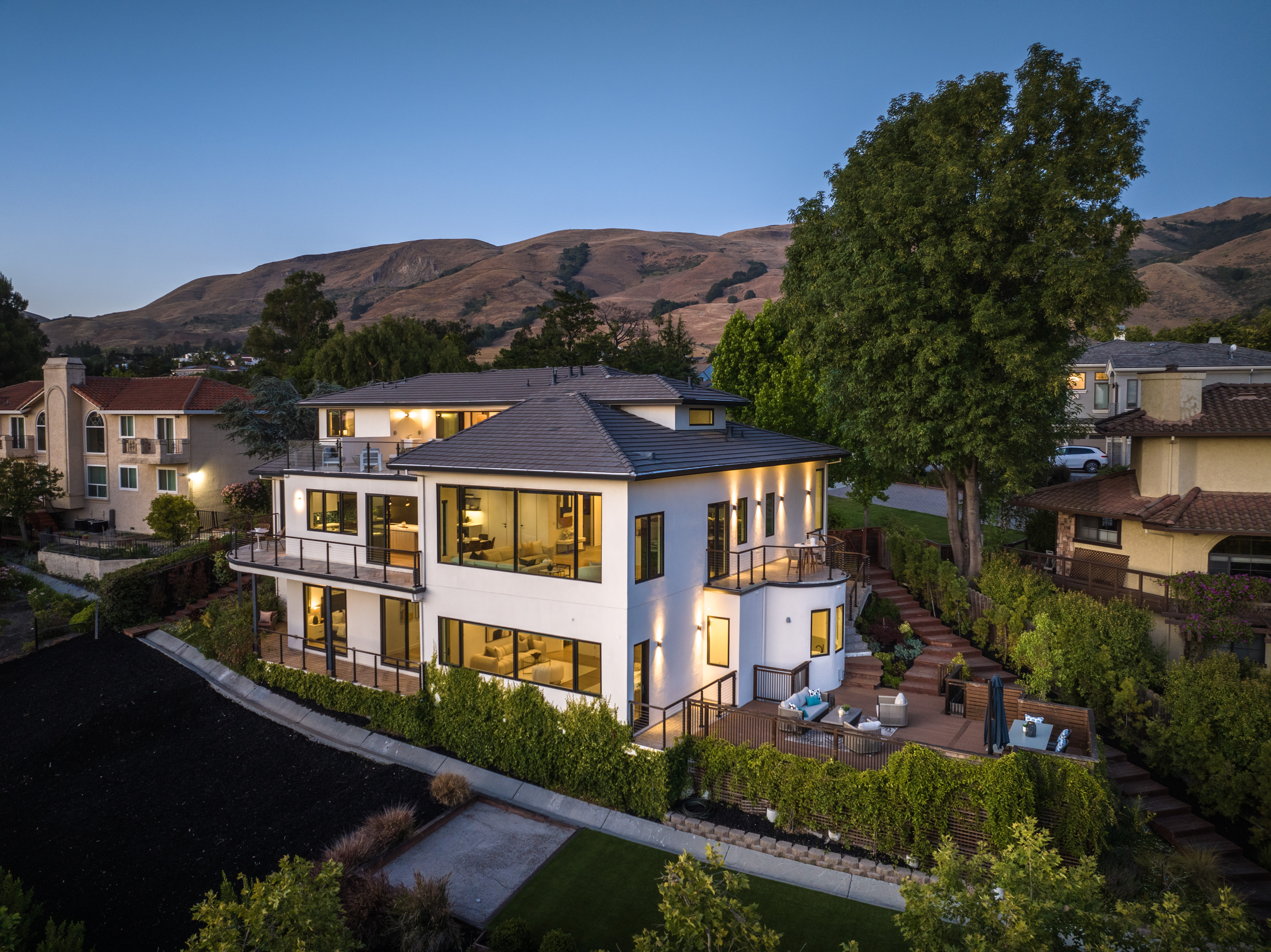 1615 Vinehill Court 