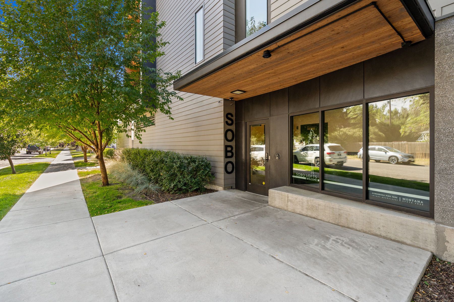 718 W Babcock Street , 403