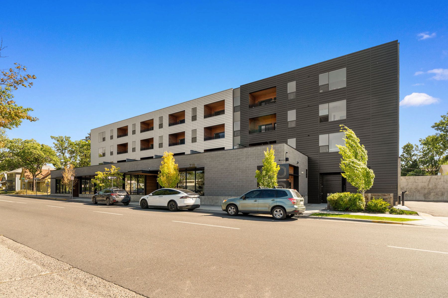 718 W Babcock Street , 403