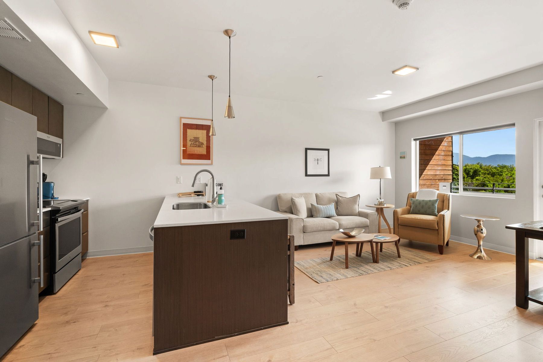 718 W Babcock Street , 403