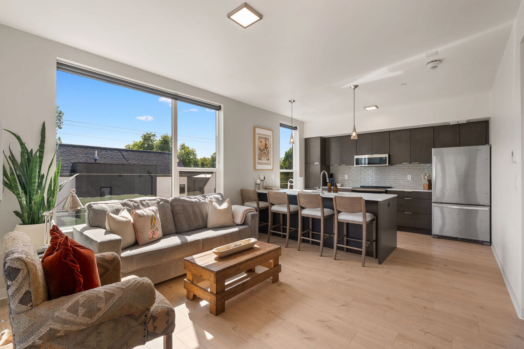 718 W Babcock Street , 301