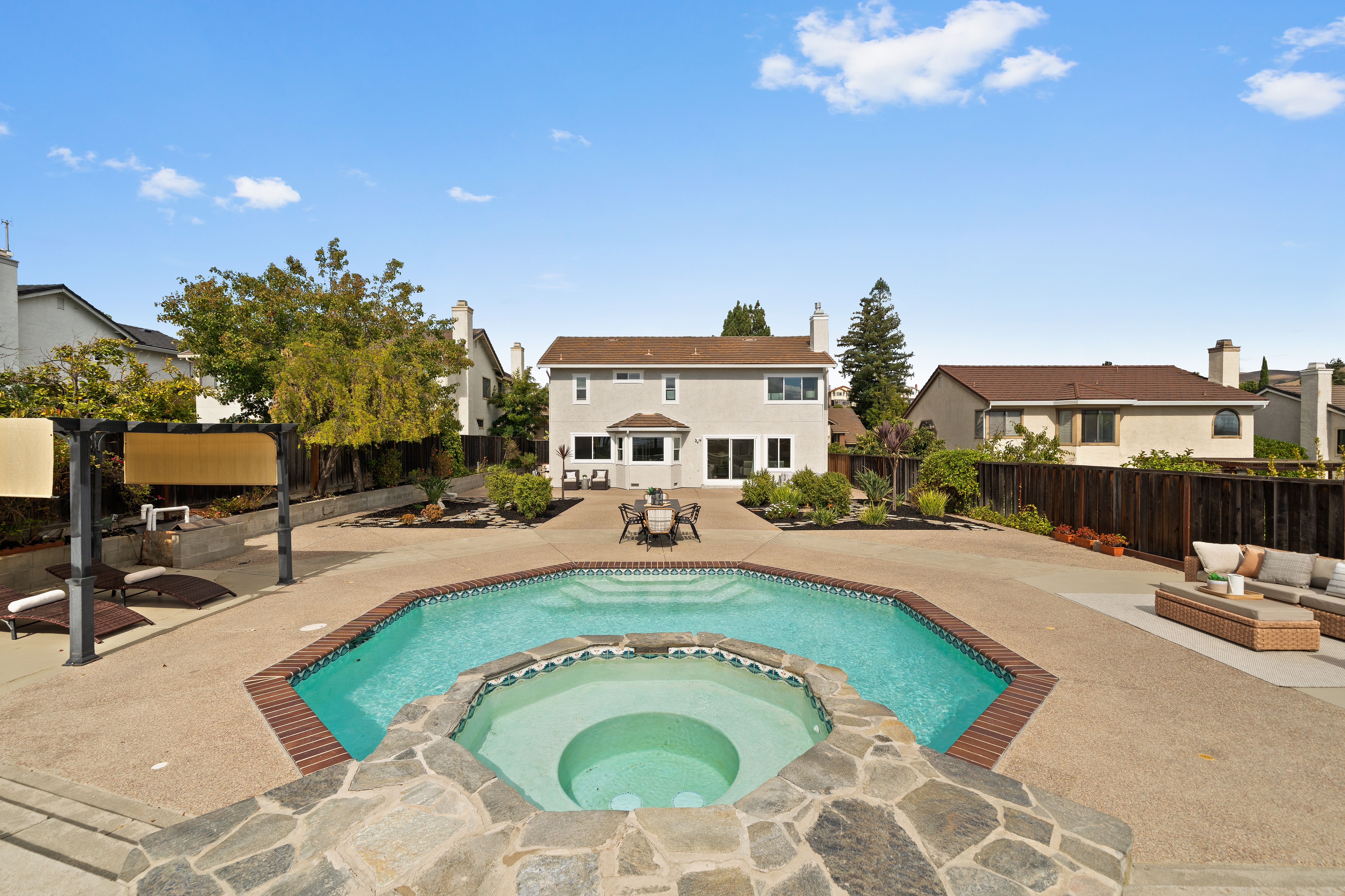 2450 Euclid Place 