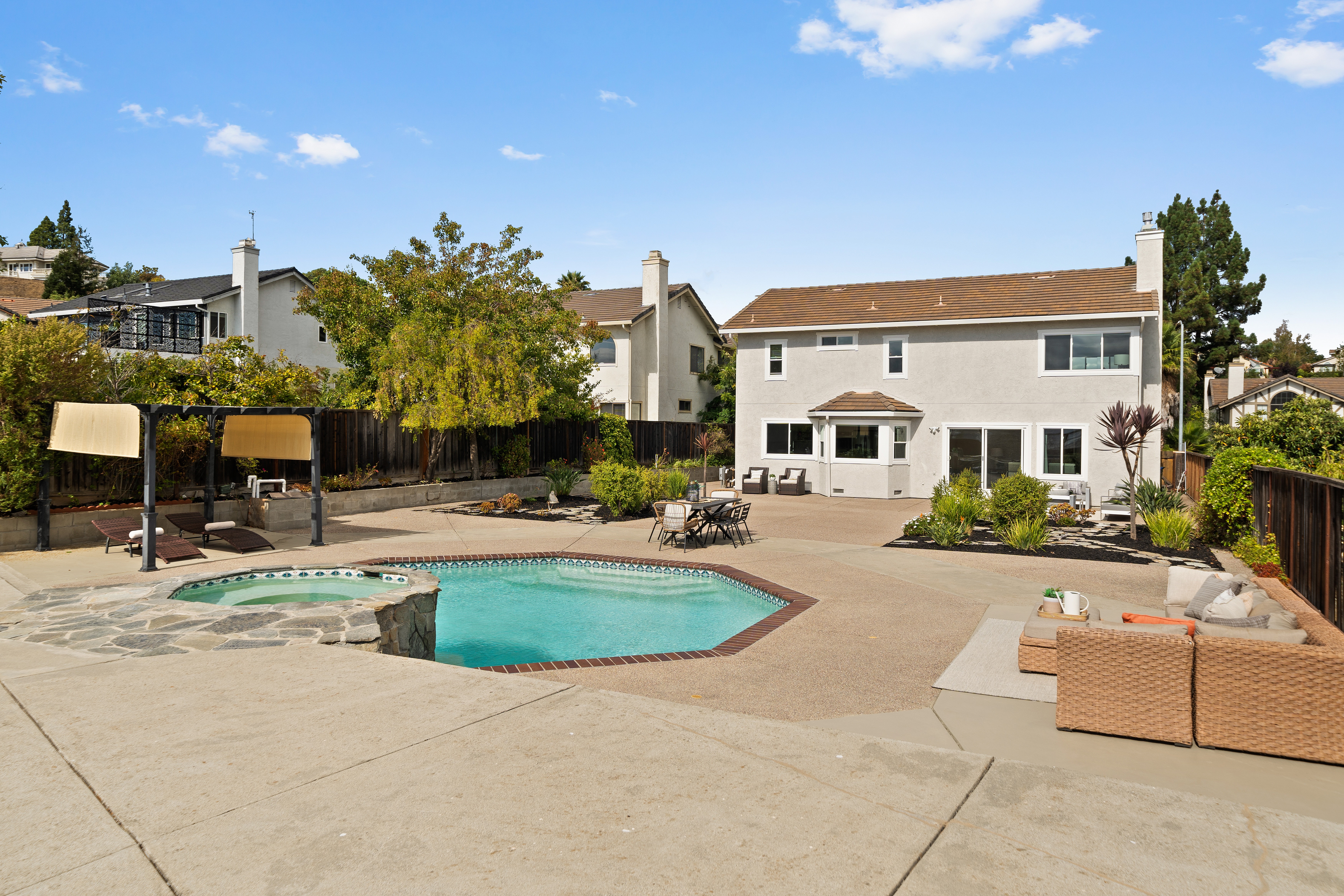 2450 Euclid Place 