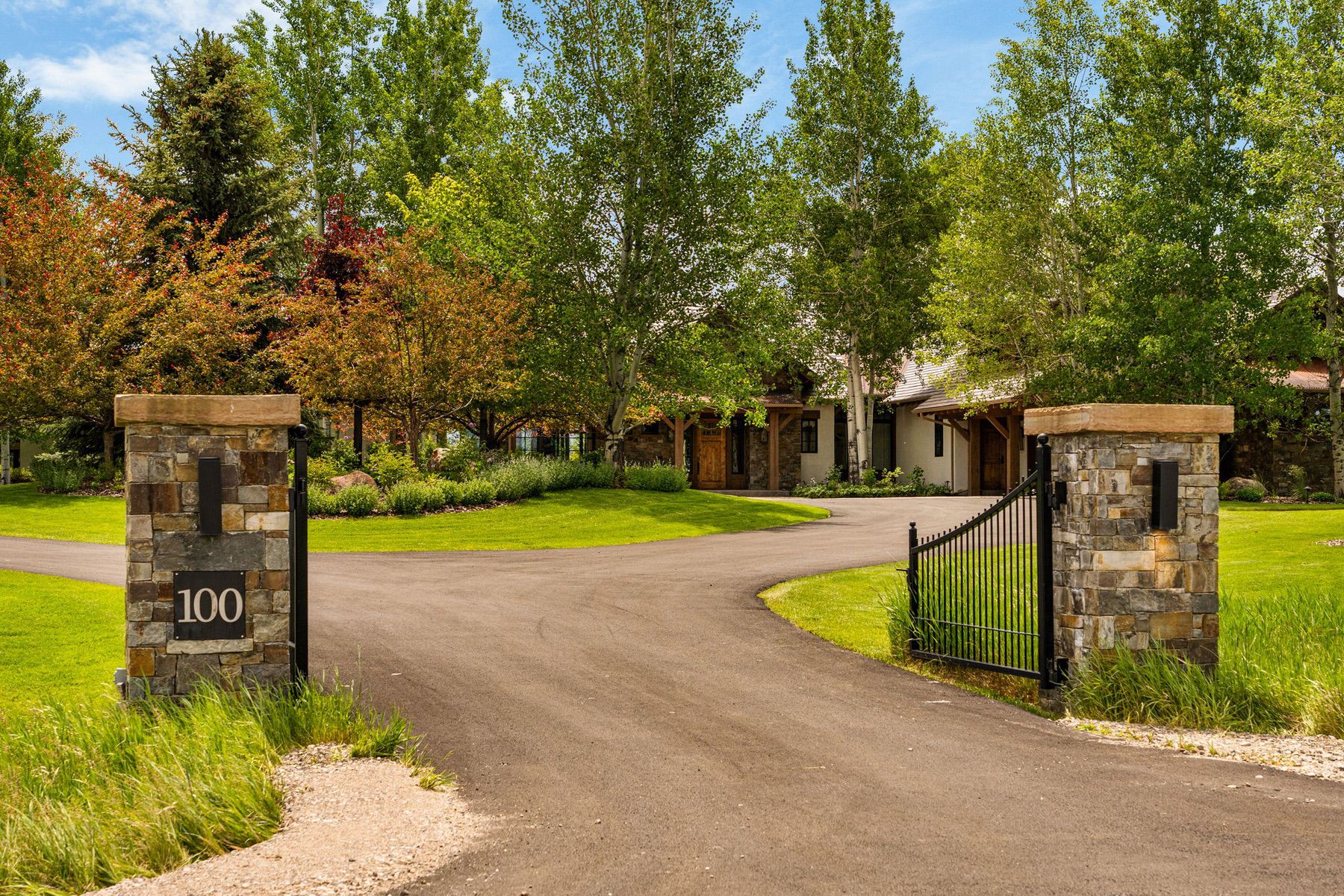 100 Farm View Lane